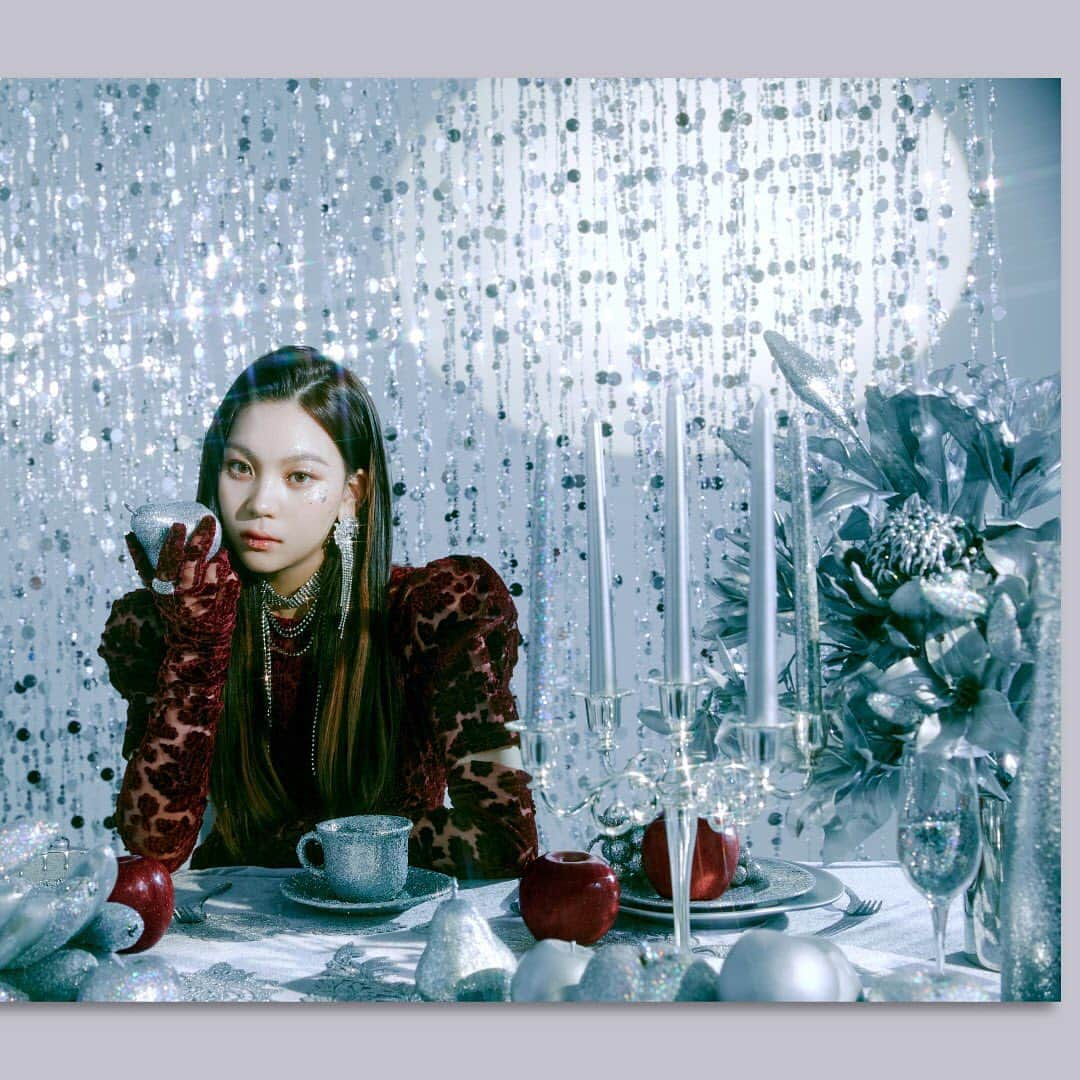 GFriendさんのインスタグラム写真 - (GFriendInstagram)「#여자친구 #GFRIEND 回:Song of the Sirens Concept Photo ⠀ <Apple> 엄지 UMJI ⠀ #回_Song_of_the_Sirens 🎧 2020.07.13 PM 6:00 (KST)」7月4日 0時06分 - gfriendofficial