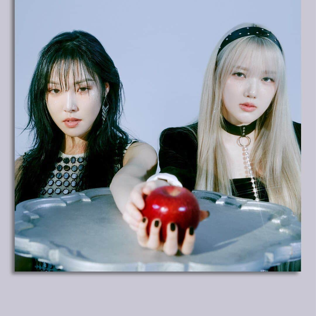 GFriendさんのインスタグラム写真 - (GFriendInstagram)「#여자친구 #GFRIEND 回:Song of the Sirens Concept Photo ⠀ <Apple> 예린 YERIN 유주 YUJU ⠀ #回_Song_of_the_Sirens 🎧 2020.07.13 PM 6:00 (KST)」7月4日 0時08分 - gfriendofficial