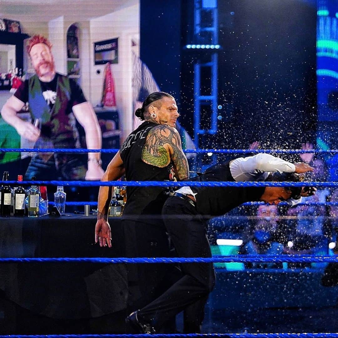 WWEさんのインスタグラム写真 - (WWEInstagram)「Swanton Bombs away! @jeffhardybrand had enough of the #JeffHardyToast from @wwesheamus! #SmackDown」7月4日 11時01分 - wwe