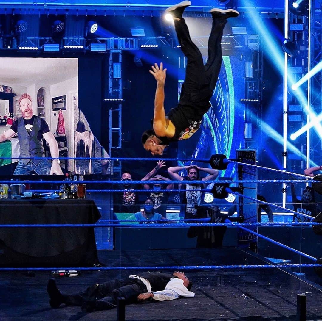 WWEさんのインスタグラム写真 - (WWEInstagram)「Swanton Bombs away! @jeffhardybrand had enough of the #JeffHardyToast from @wwesheamus! #SmackDown」7月4日 11時01分 - wwe