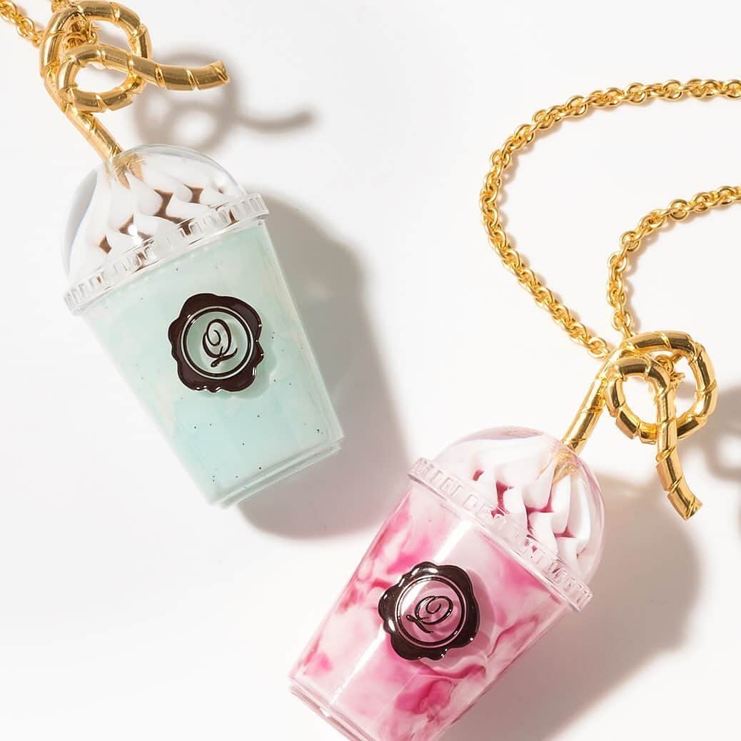 のインスタグラム：「🍴﻿ Saturday morning with fresh smoothie✨﻿ ﻿ Mint chocolate 🍫🌿 or Strawberry 🍓💕﻿ ﻿ #qpot #sweet #madeinjapan #jewerly #smoothie #weekend #fresh #mintchocolate #strawberry」