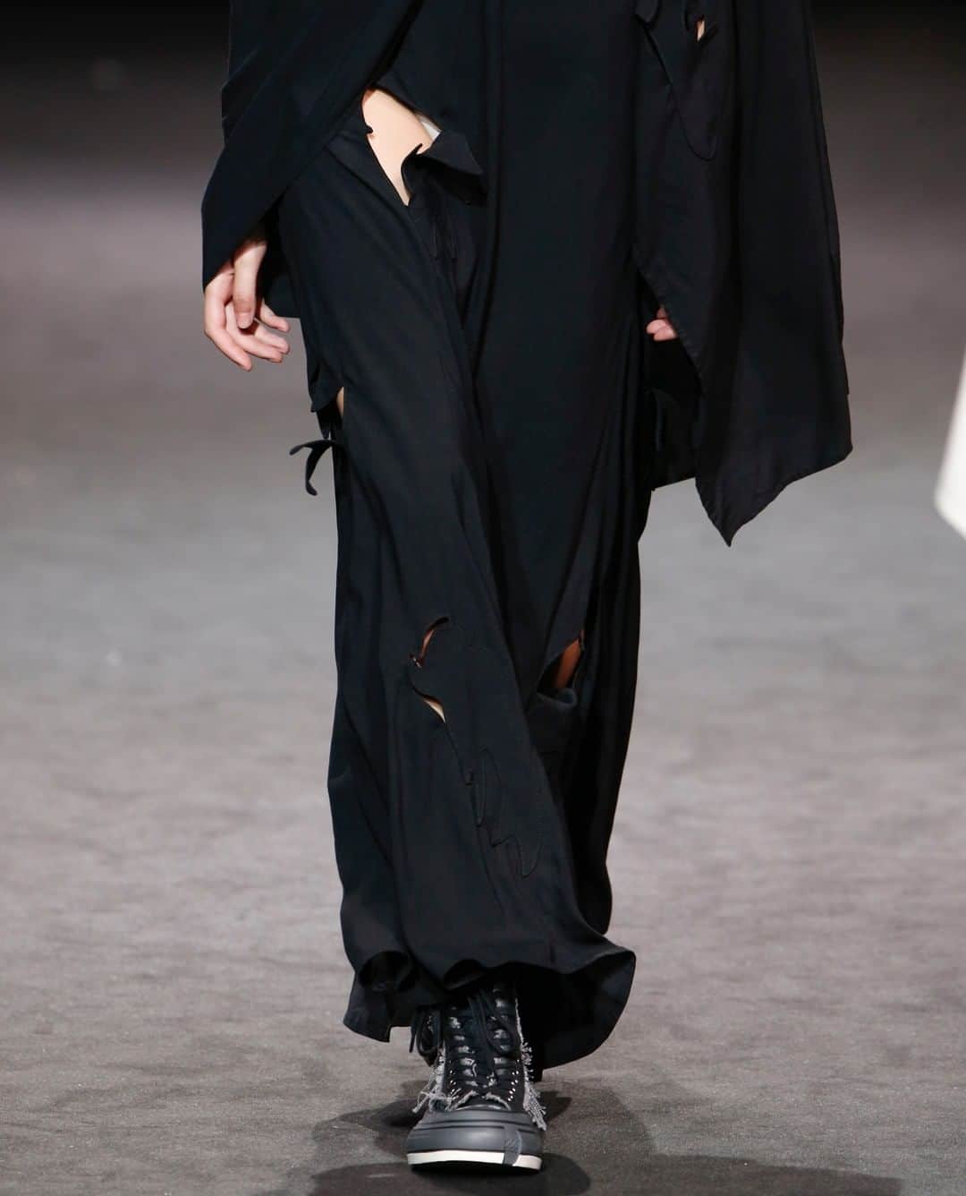 のインスタグラム：「#YohjiYamamotoSS20 Collection - L26 #yohjiyamamoto⁠ @yohjiyamamotoofficial」