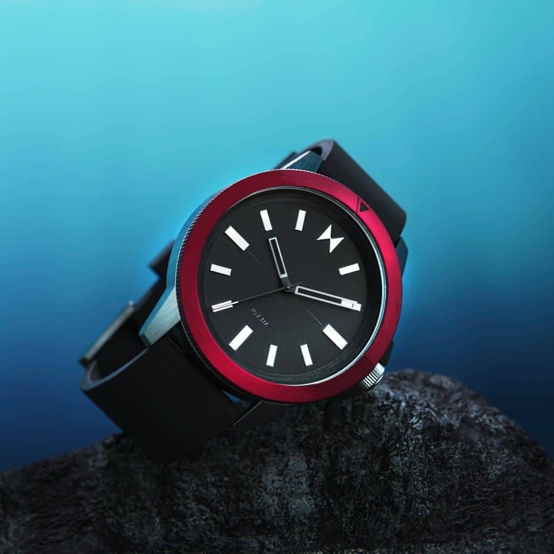 MVMTさんのインスタグラム写真 - (MVMTInstagram)「The Red Sea is your bold take on the iconic dive watch, featuring a brushed silver, black silicone, and polished red colorway. #SuitUp #jointhemvmt」7月4日 10時03分 - mvmt