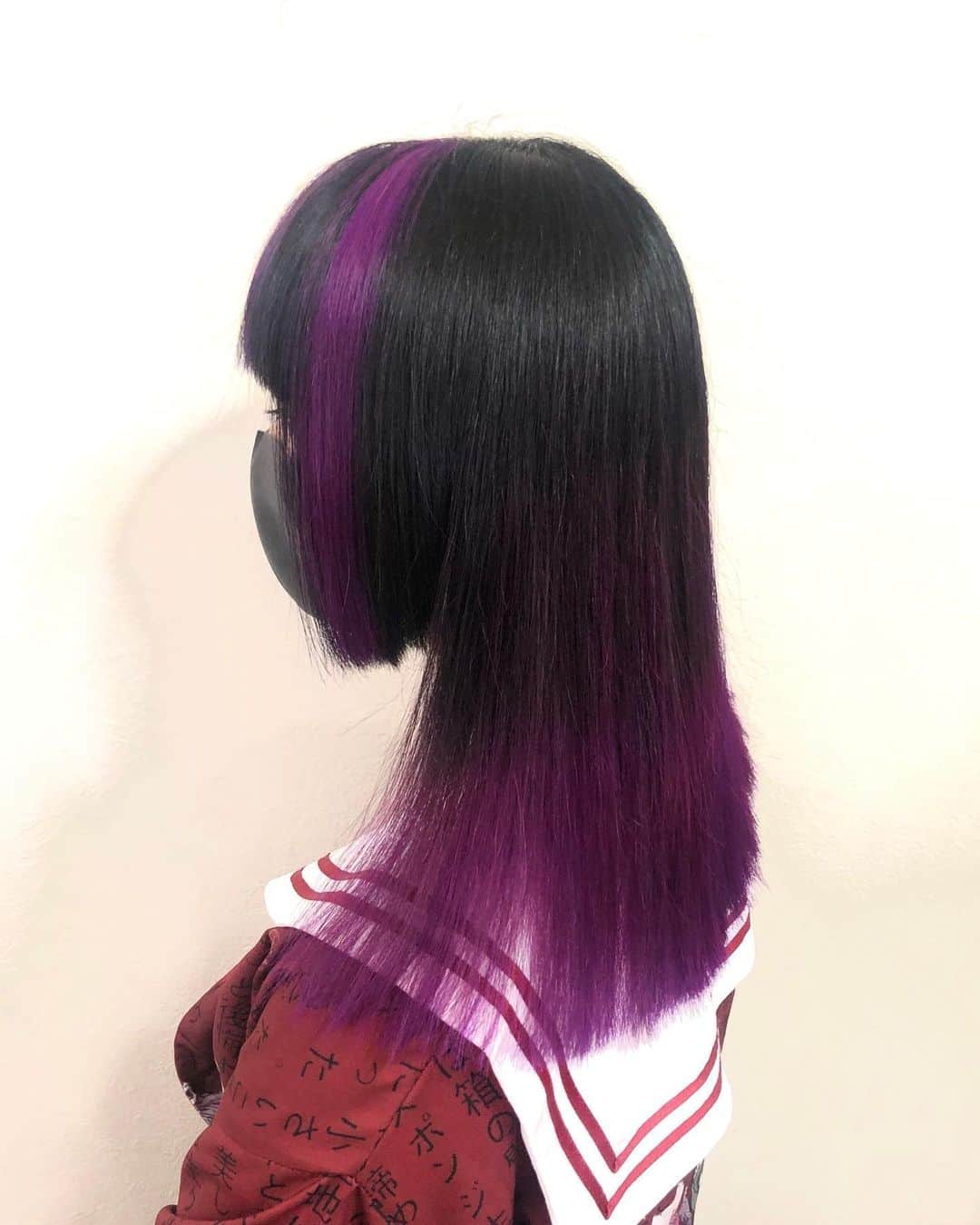 salon PRATiNO(サロンプラチノ)のインスタグラム：「. 💜パープル&ブラックデザインカラー🖤. . 前髪とサイドにポイントで、 後ろはグラデーションでパープルを❣️ パープルとブラックのメリハリが可愛い❤️ . . 【CLAVIS PRATINO】 ◇月曜日～土曜日 10:00～20:00 ◇日曜日 10:00～18:00  ※定休日なし ※時間外はお問い合わせください。 愛知県名古屋市中区錦3-4-19石垣ビル７Ｆ ☎︎052-962-7017 . #hairstyle #hair #cornrow #braids #clavispratino #spiralperm #pratino #hairsalon #nagoya #haircolor #love #派手髪 #外国人風カラー #バレイヤージュ #グラデーション #コーンロウ #ブレイズ #スパイラルパーマ #特殊ヘア #ブラックヘア #美容室 #ヘアサロン #ヘアスタイル #ヘアカラー #クラビスプラチノ #名古屋 #栄 #錦《CLAVIS 公式スマホアプリ》」