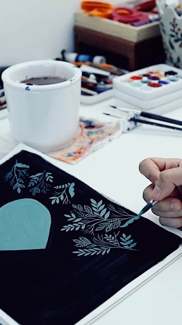 Dinara Mirtalipovaのインスタグラム：「You ask why does it take me forever to finish a painting - it’s because I’m as slow as a turtle 😆. Here’s a glimpse of my painting process. I’m working on creating a new cover for @taprootmag. This issue’s theme is CURE, it’s about connection with nature, to the earth, to each other.  You can see in the video it took me about 1:50 minutes to finish a tiny branch. That’s because I truly enjoy every stroke, I love the way the paint lays on the surface of the paper, I love how it smells! I find it so zen, so relaxing!  Happy painting! 🌿 #taprootmagazine #mirdinaraxtaprootmag」