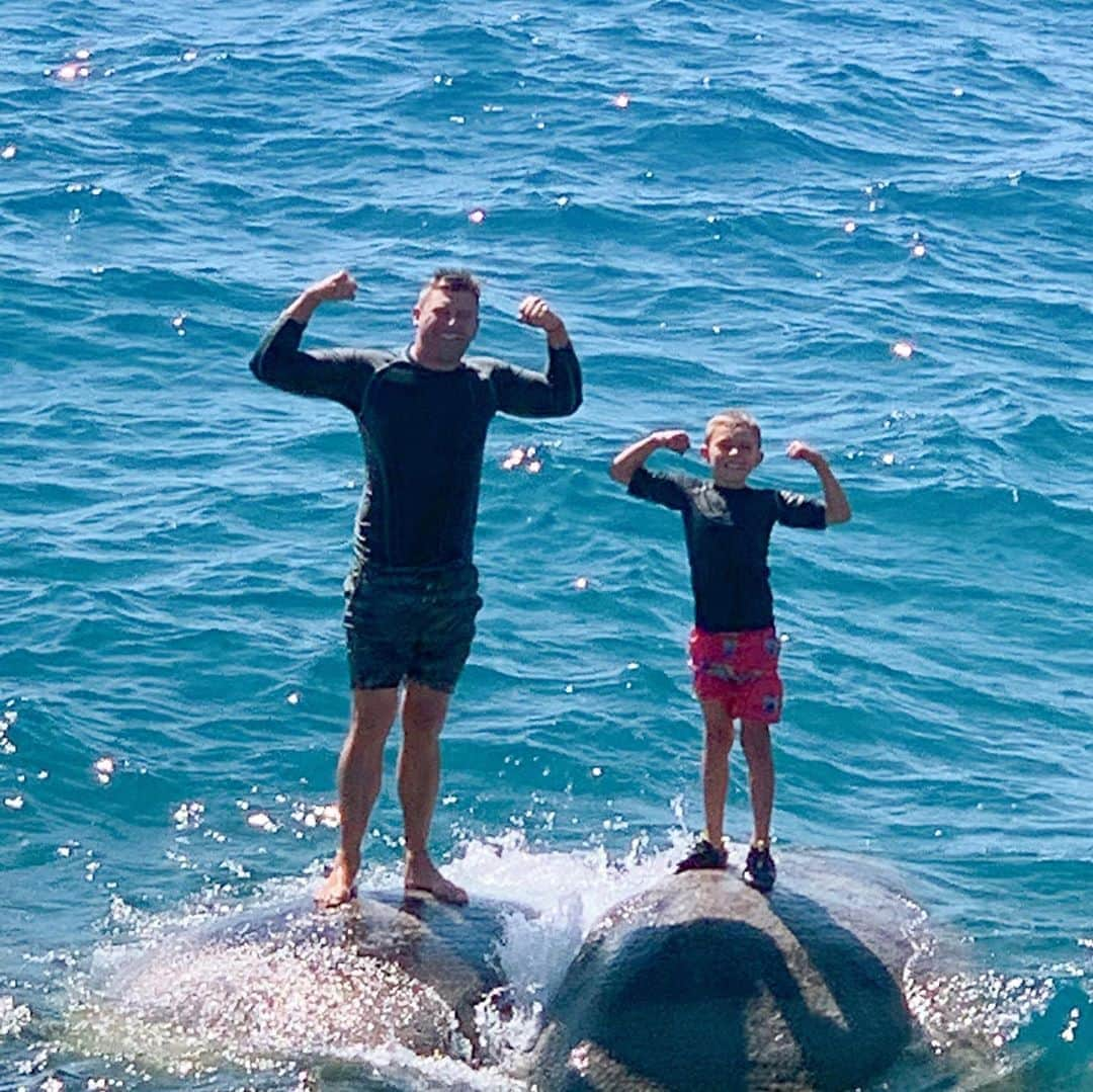 ジェシカ・シーバさんのインスタグラム写真 - (ジェシカ・シーバInstagram)「A little crawdad spotting, rock climbing, lake jumping, rage-fainting, elevation-sidelining fun had by all (most)!☀️😬😍❤️🥴😅🤰🏼😷#TeamShyba #neverboring」7月4日 10時20分 - mommasgonecity