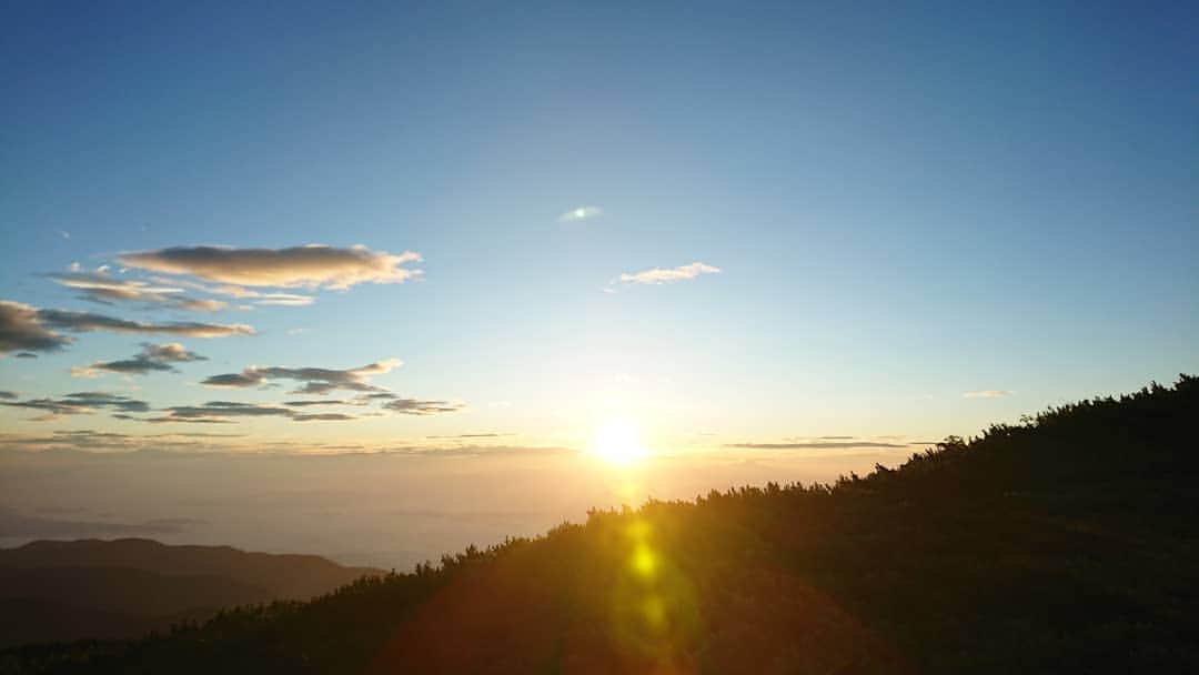 桜花さんのインスタグラム写真 - (桜花Instagram)「おはようございマウンテン🗻🍀  本日もナイスな１日にいたしましょ✨  #おはよう  #おはようございマウンテン #朝  #morning  #mountain」7月4日 10時32分 - mountainohka