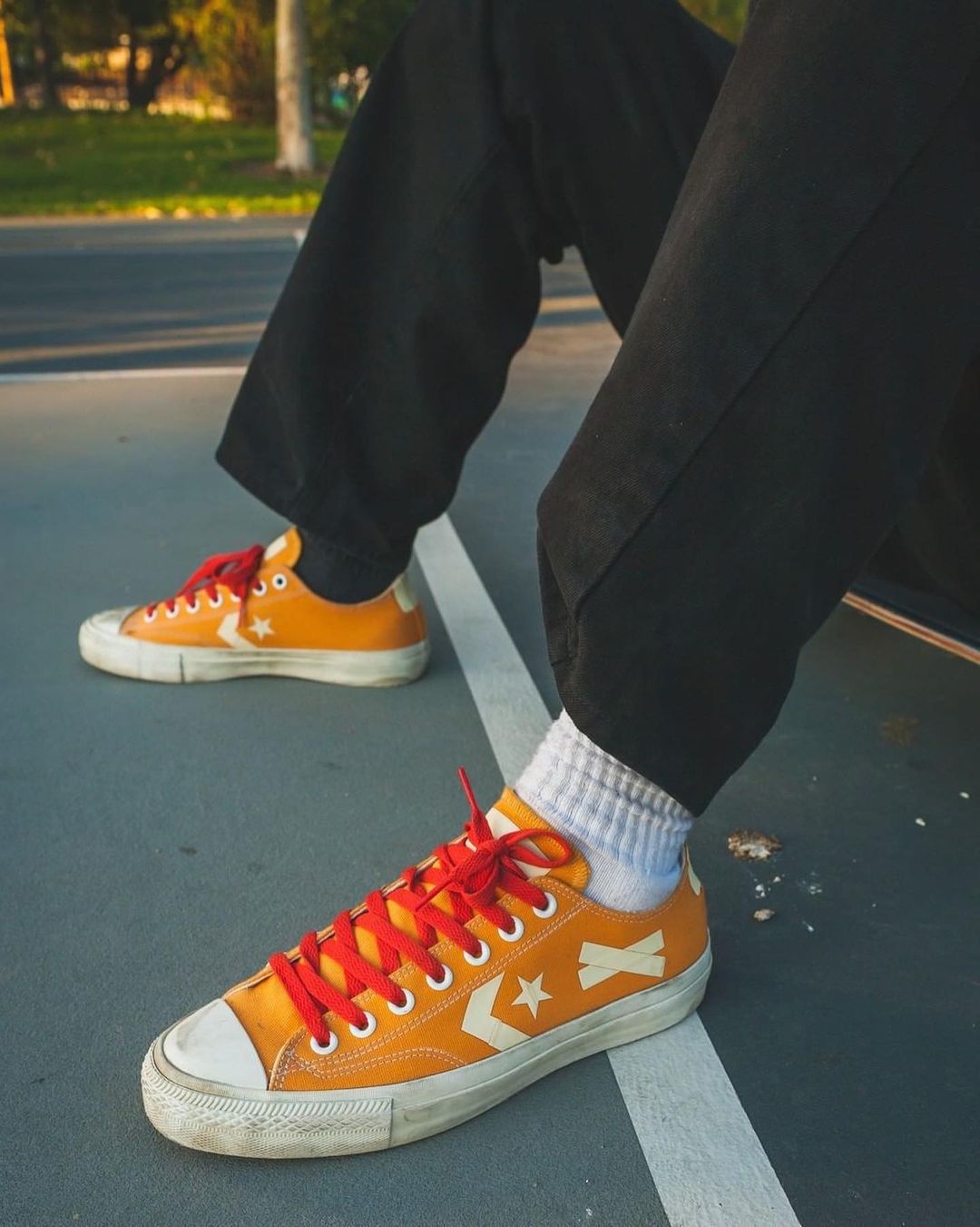 HYPEBEASTさんのインスタグラム写真 - (HYPEBEASTInstagram)「@hypebeastkicks: @uniontokyo and @converse_jp have teamed up for a skate-geared Breakstar Ox. Arriving in orange and black, each pair uses a single-colored canvas upper and features embellished cream-colored overlays made to look like duct tape. Other details include Union’s signature yellow tag on the heel and midsoles/toe caps that are both dressed in an ivory tone. These are set to release via the Converse Japan webstore on July 17 approximately $133 USD.⁠⠀ Photo: Converse JP」7月4日 10時56分 - hypebeast