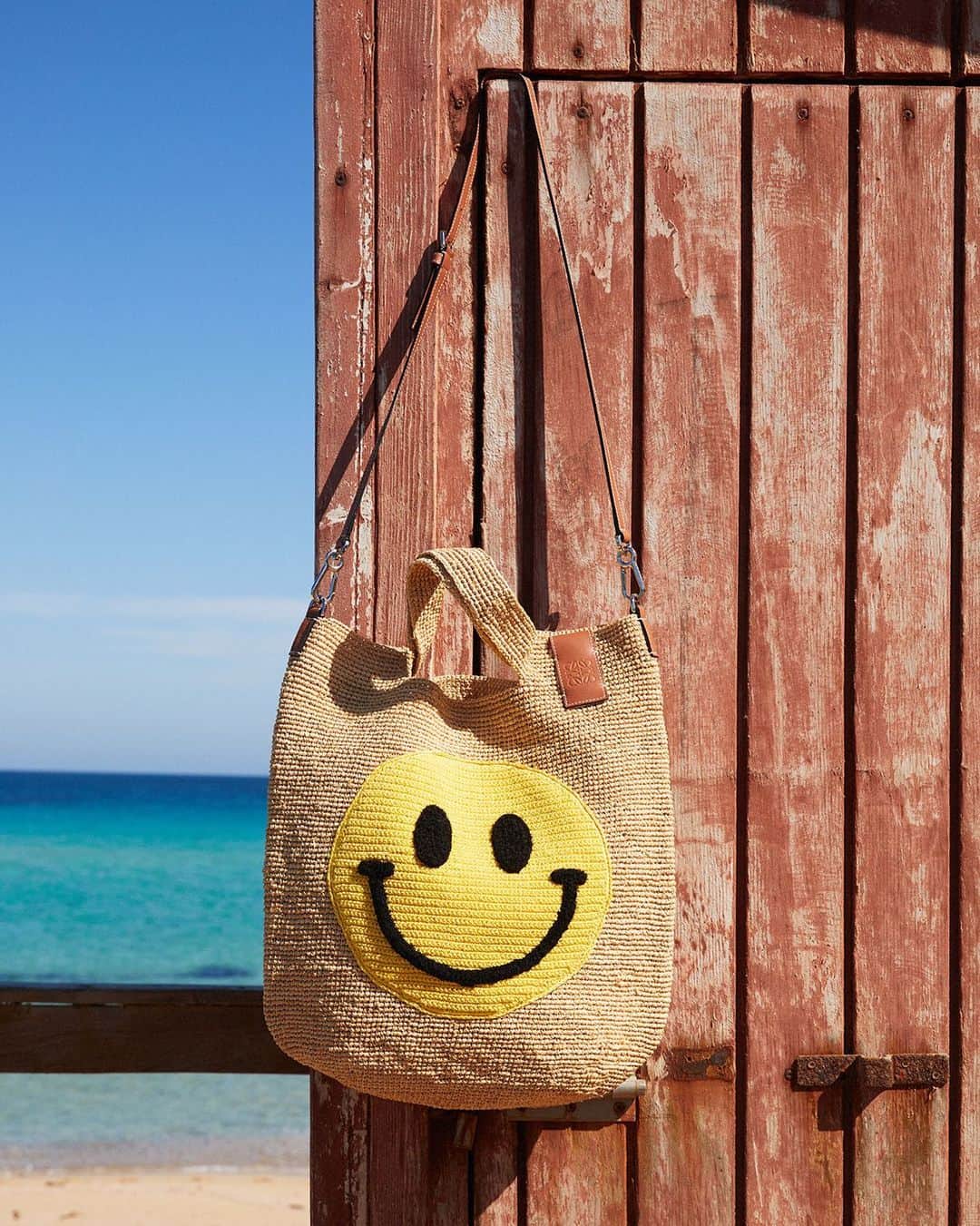 のインスタグラム：「LOEWE Paula’s Ibiza 2020 accessories featuring Smiley®.  See the full collection on loewe.com  Photography @RosieHarrietEllis  #LOEWE #LOEWEpaulas  LOEWE will be donating 40 euros for every product sold in the Paula’s Ibiza fashion collection to educational projects for children affected by COVID-19 between April and August 2020 in LOEWE stores and on loewe.com.」