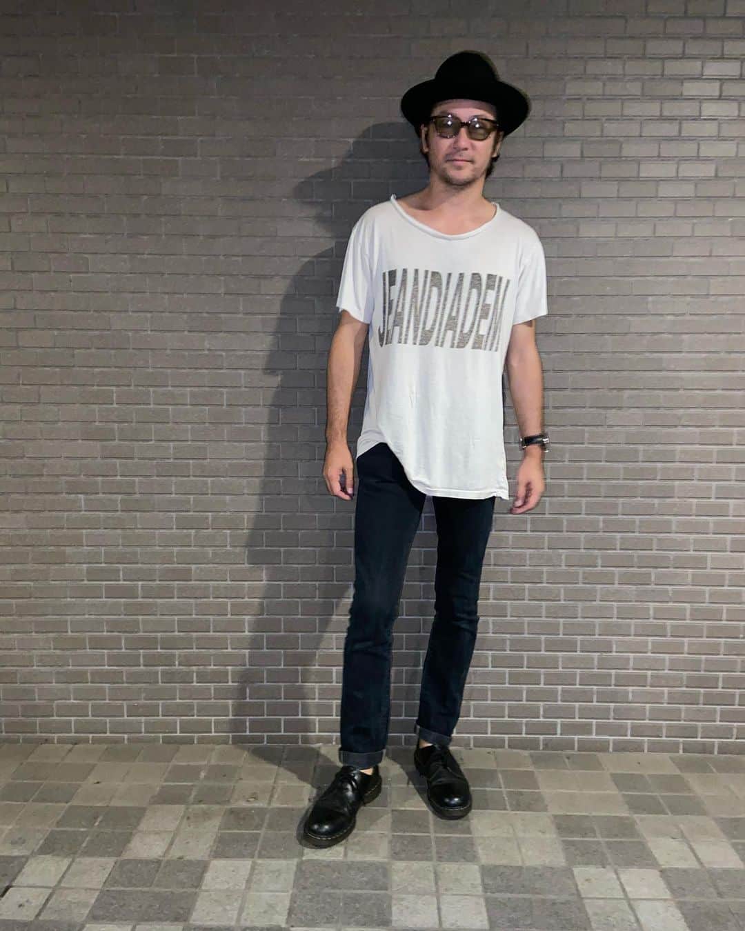 浅野忠信のインスタグラム：「皆さん元気ですか？ 僕は元気です！」