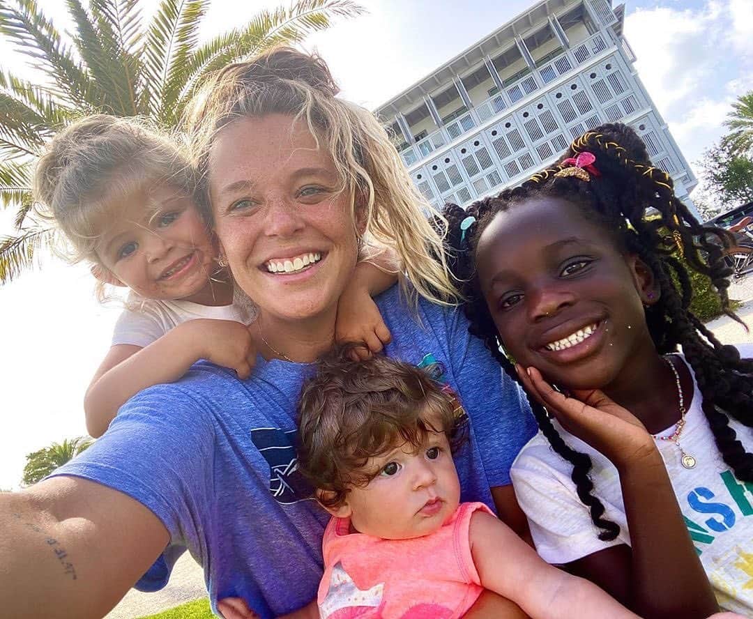 People Magazineさんのインスタグラム写真 - (People MagazineInstagram)「Lauren Akins and her three little girls are too cute. 😍  #Regram @laur_akins」7月4日 2時05分 - people