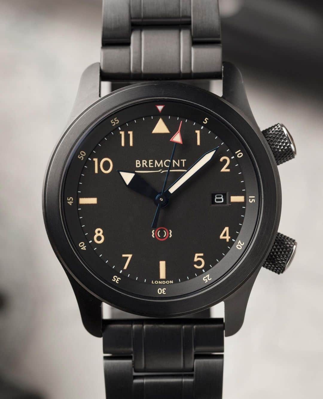 のインスタグラム：「How would you wear your U-2/51-JET? ⁠⠀ ⁠⠀ The jet black exterior of the U-2/51-JET takes design cues from a military project commissioned by the RAF’s 100 Squadron to celebrate their centenary and complement their Hawk T1 Jet aircraft. The 100 Squadron was the first squadron formed for night bombing back in 1917. The resulting stealthy appearance of this model also lent itself rather nicely to the 'Venom' character played by Tom Hardy in the 2018 blockbuster film release.⁠⠀ ⁠⠀ The U-2/51-JET comes on a range of leather strap options or a complementary DLC bracelet, which do you prefer? ⁠⠀ ⁠⠀ Visit the Bremont website to get a closer look.⁠⠀ ⁠⠀ #TestedBeyondEndurance」