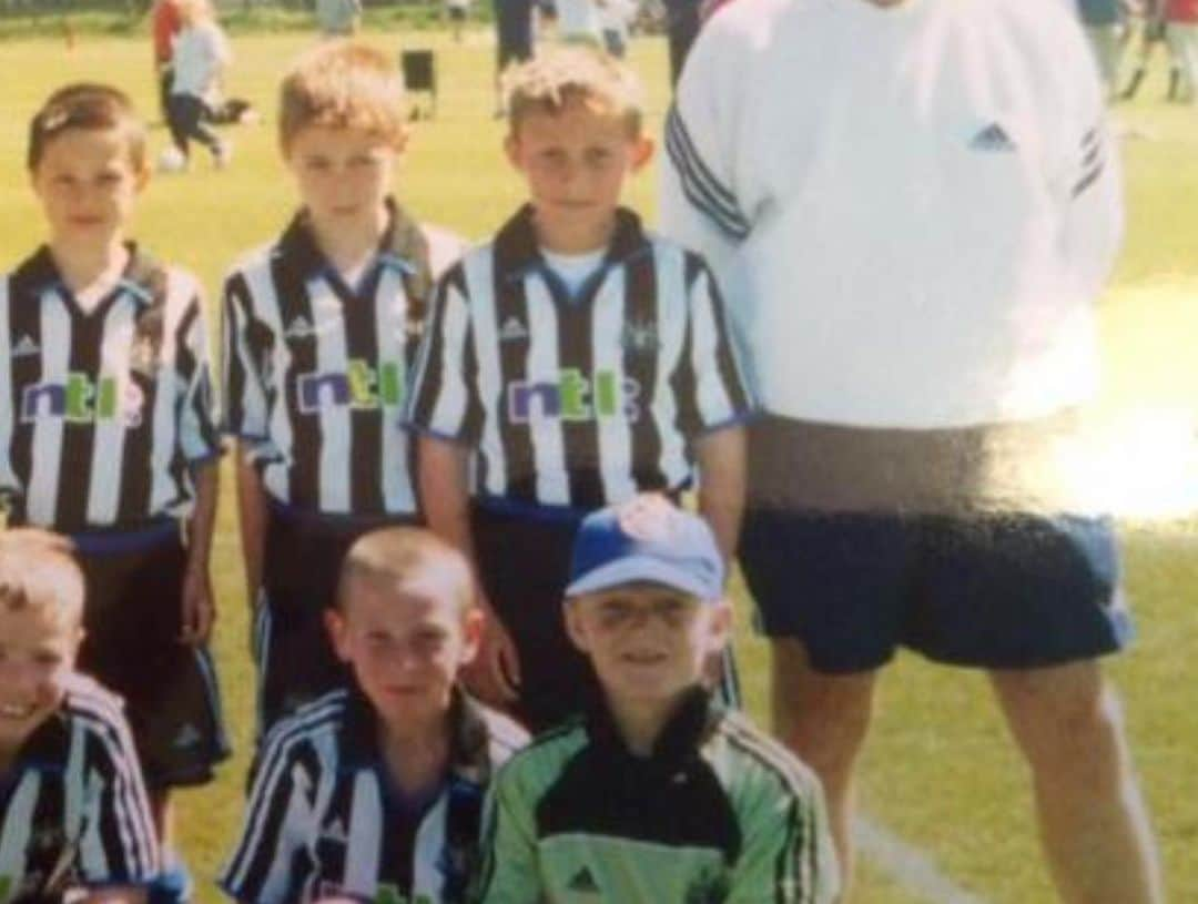 ポール・ダメットさんのインスタグラム写真 - (ポール・ダメットInstagram)「Welcome back to the club 12 years on @markjgillespie A little throwback from when we were 9 👏🏼⚫️⚪️ @nufc」7月4日 2時31分 - pauldummett