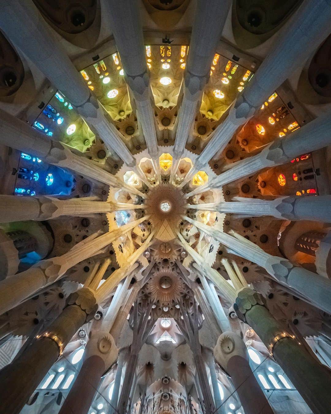 Nicanor Garcíaのインスタグラム：「Light shines again : La luz brilla de nuevo #nicanorgarcia @travelarchitectures  #ReStartSagradaFamília  @basilicasagradafamilia reabre sus puertas mañana, 4 de Julio. Gradualmente y con todas las medidas para que la experiencia sea tan impresionante y segura como siempre. Hoy he tenido la suerte de comprobarlo con mis propios ojos, muchas gracias #SagradaFamília !  @basilicasagradafamilia reopens its doors tomorrow, July 4. Gradually and with all the measures to make the experience as impressive and safe as ever. Today I had the opportunity to see it with my own eyes, thanks a lot #SagradaFamília !」