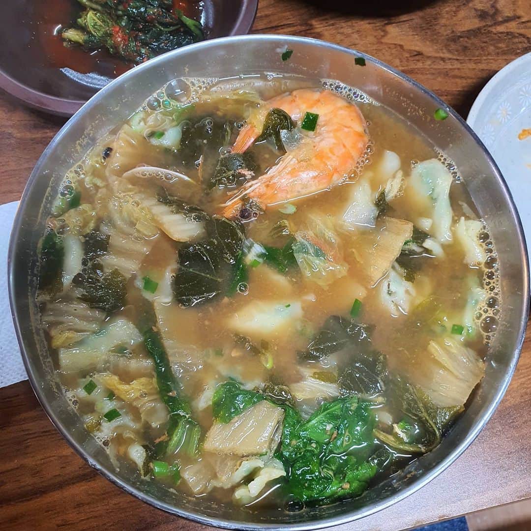 ホ・ジョンミンのインスタグラム：「#된장수제비 진짜맛있고 유명하고 웨이팅 있는집인데 여긴 더 알려지면 안돼 방송도 안나온집 나만알거야 술마신다음날 이거 먹으면 무언가 온몸에 소름이 끼치며 해독되는 느낌 너는 아니???ㅋㅋㅋ」