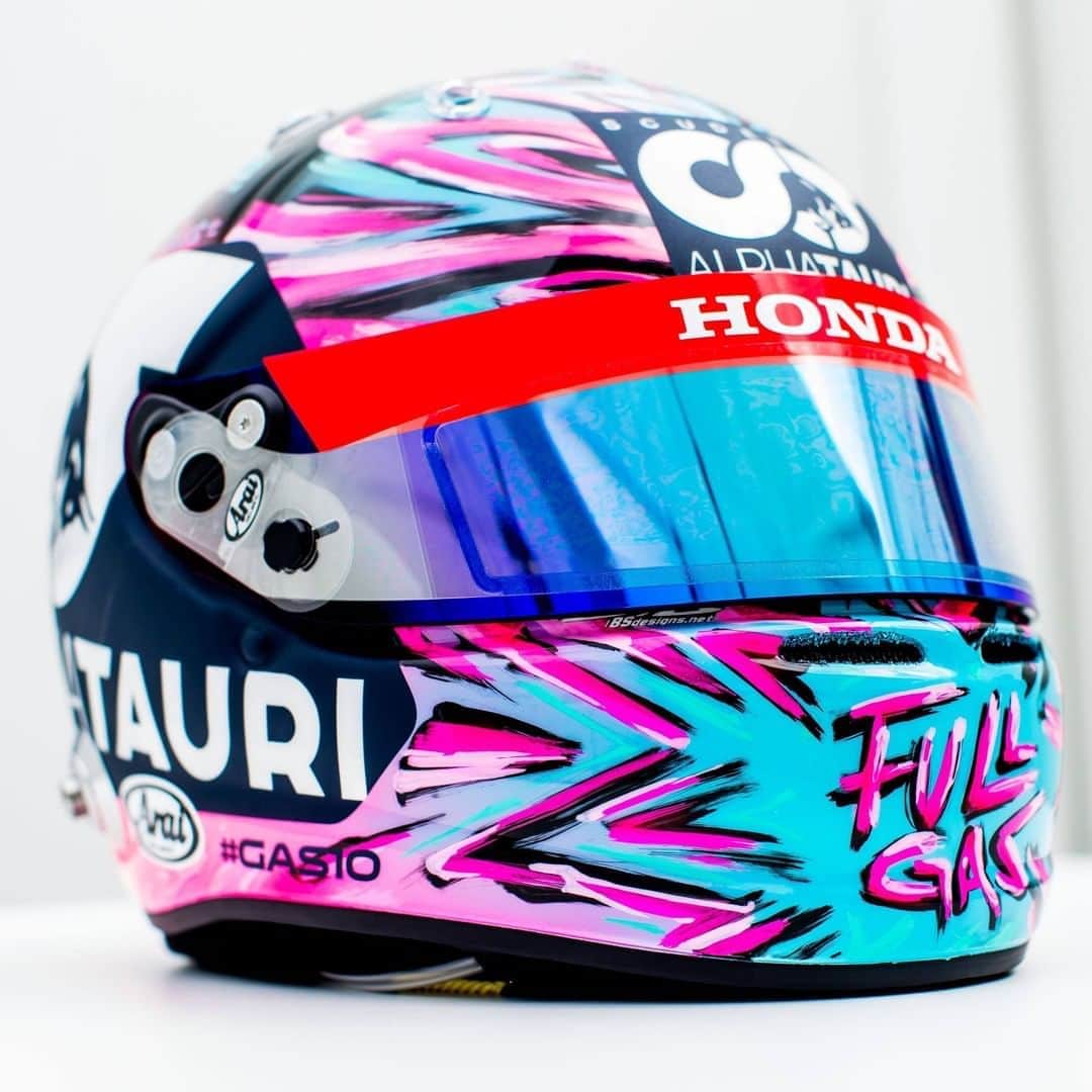 F1さんのインスタグラム写真 - (F1Instagram)「🚨 @pierregasly helmet appreciation post 🚨 Those colours! 🤩 . #F1 #Formula1 #AustrianGP #PierreGasly #FullGAS」7月4日 2時54分 - f1