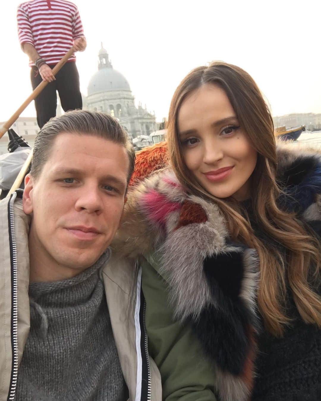 ヴォイチェフ・シュチェスニーのインスタグラム：「Happy birthday to my wife, my soulmate, my love, my EVERYTHING! 🎉 @marina_official ❤️」