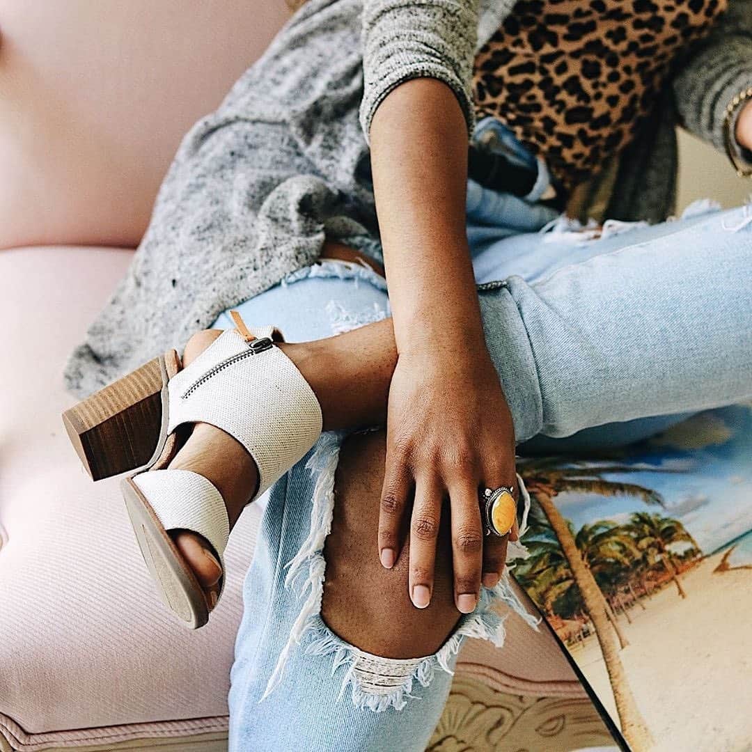 トムズシューズのインスタグラム：「"Happy Friyay y’all !😍 Today when I got dressed for the house 😂 I tried on my new Majorca sandals and can’t wait to get to rock them out! They’re comfy, cute, and support a great cause 🙌🏾" // #regram: @puremomblog」