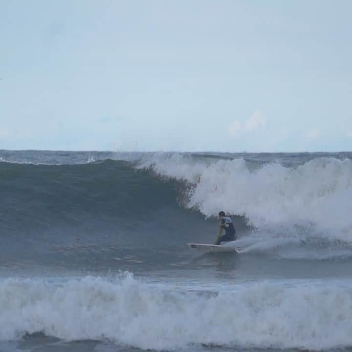 ミグエル・プッポのインスタグラム：「Uma onda desse dia incrível no paraíso das direitas🙏🥶🙌 #Gratidao #Muitosurf #ObrigadoSenhor (🎥: @italomlc )」