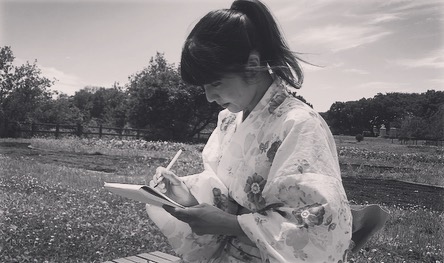 茜結のインスタグラム：「酒呑童子と姫です。  新企画、胸キュン和歌ドラマの撮影風景です。  毎日アップのYouTube 「偉人だって人間だもの。」 そして 「茜結」  二つのチャンネル登録おねがいします❤︎ 偉人だって人間だもの。ゎ  日本史を楽しく学べるYouTube  教科書でゎ学べないおもしろ授業。 某テレビ局プロデューサーが本来の姿であるらしい 酒呑童子で、京から連れ去ってきた茜結とで授業をお届けします💗  #女優  #賞味期限は食べ頃ですグラドル #ミニマム #グラビアアイドル #大人可愛い #maturemodel #urecco #Bitter #グランプリ  #グラビア #1ミリでもいいなと思ったらRT  #フォローしてね #女優 #グラビアアイドル #フォロワー増やしたい #酒呑童子 #日本史 #歴史 #歴史好きな人と繋がりたい #教育動画 #youtuber #YouTube」