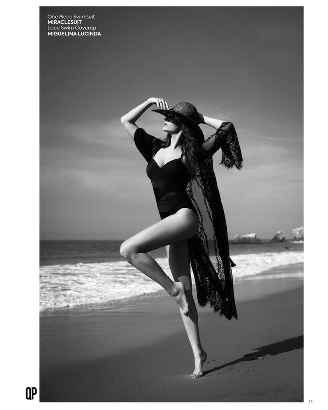 ドナ・フェルドマンのインスタグラム：「I recently read, “when you photograph people in color, you photograph their clothes and when you photograph people in black and white, you photograph their souls” I’ve always been a fan of black and white and now I guess I know why. . . #soulful_moments #outnow #editorial @qpmag @samanthastudio @miraclesuitswim #blackandwhite #malibubeach」