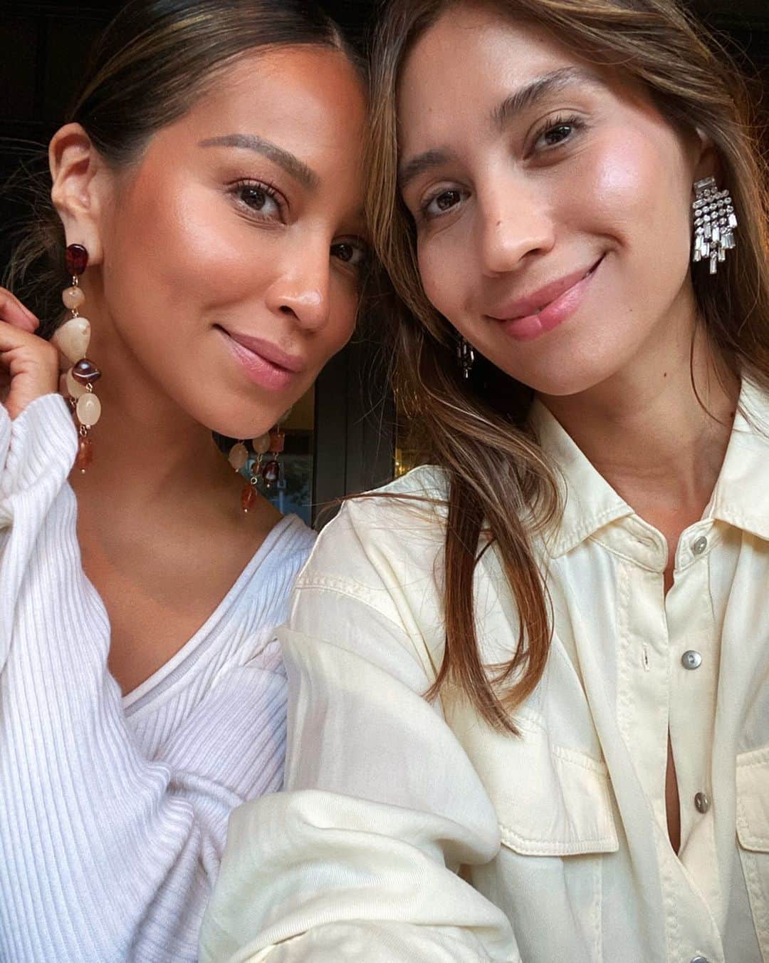 ジュリー・サリニャーナのインスタグラム：「🎂 HAPPY BIRTHDAY to my soul sister @argeliaguerra 🎂 You’re one of a kind baby and I’m so proud of the human being you are; always wanting to better the world and people! So lucky to have you bobbiiieee! I love you so much my sweet bestie! ❤️」