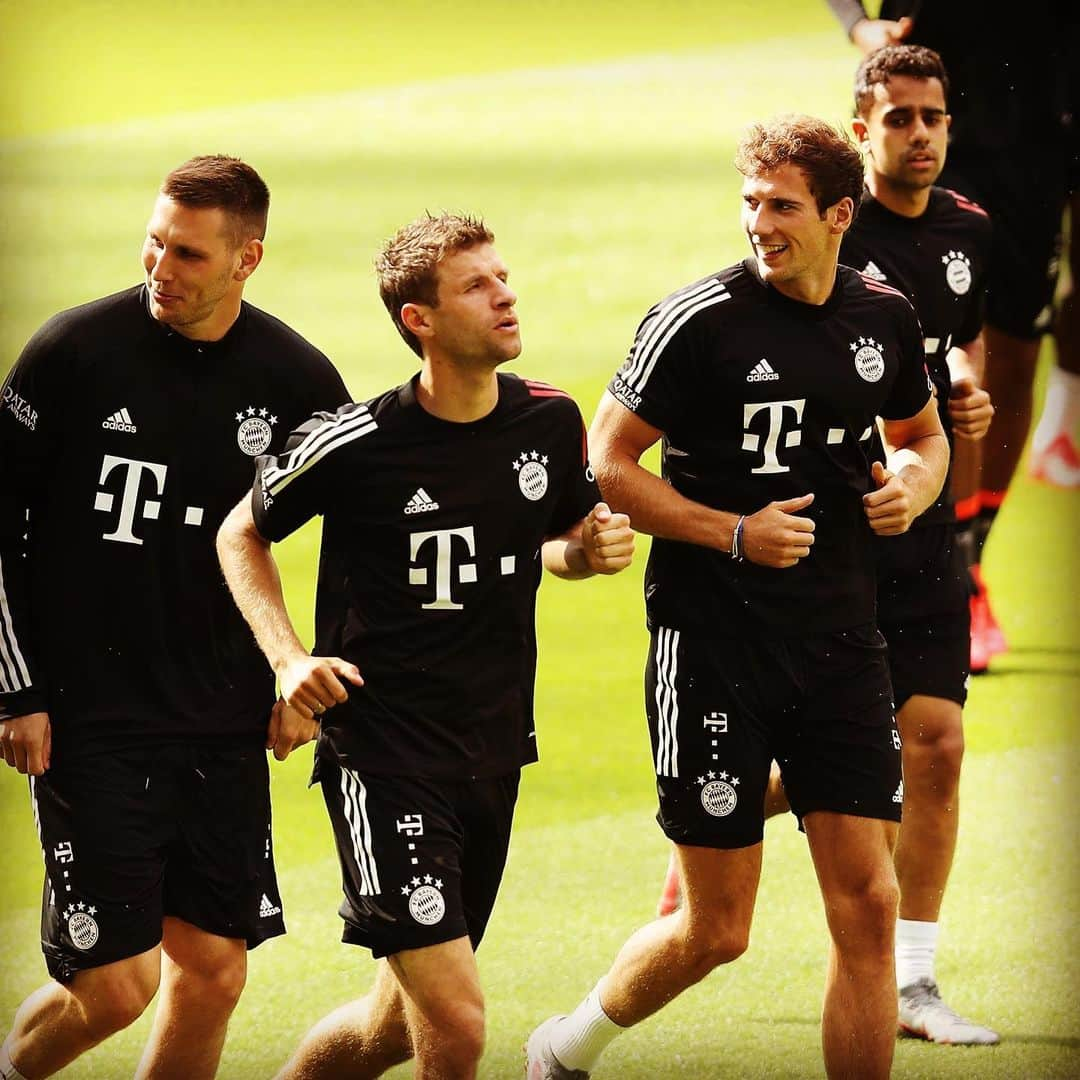 トーマス・ミュラーさんのインスタグラム写真 - (トーマス・ミュラーInstagram)「One day to go... Cup final is waiting: #fcbb04 ⚽️ What is your tip for the end result? 🤔」7月4日 3時18分 - esmuellert