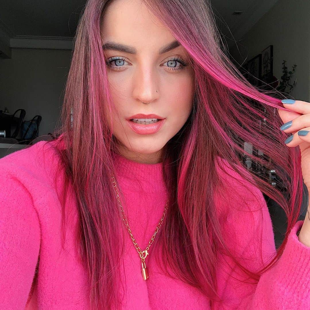 Bruna Unzuetaのインスタグラム：「Toda rosinha ela...... 😅💕」