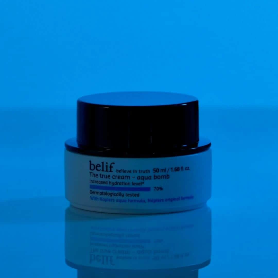 のインスタグラム：「Dive into hydration with the belif Aqua Bomb, formulated with a soothing blue gel cream that provides instant moisture while making your skin look healthy and even.」