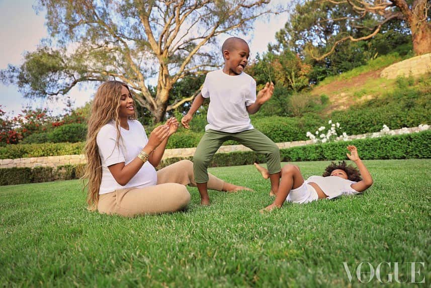 ラッセル・ウィルソンのインスタグラム：「Vogue Kids. Vogue Family. Vogue Fun.   📸s: @DangeRussWilson & my sis @AWilly03」