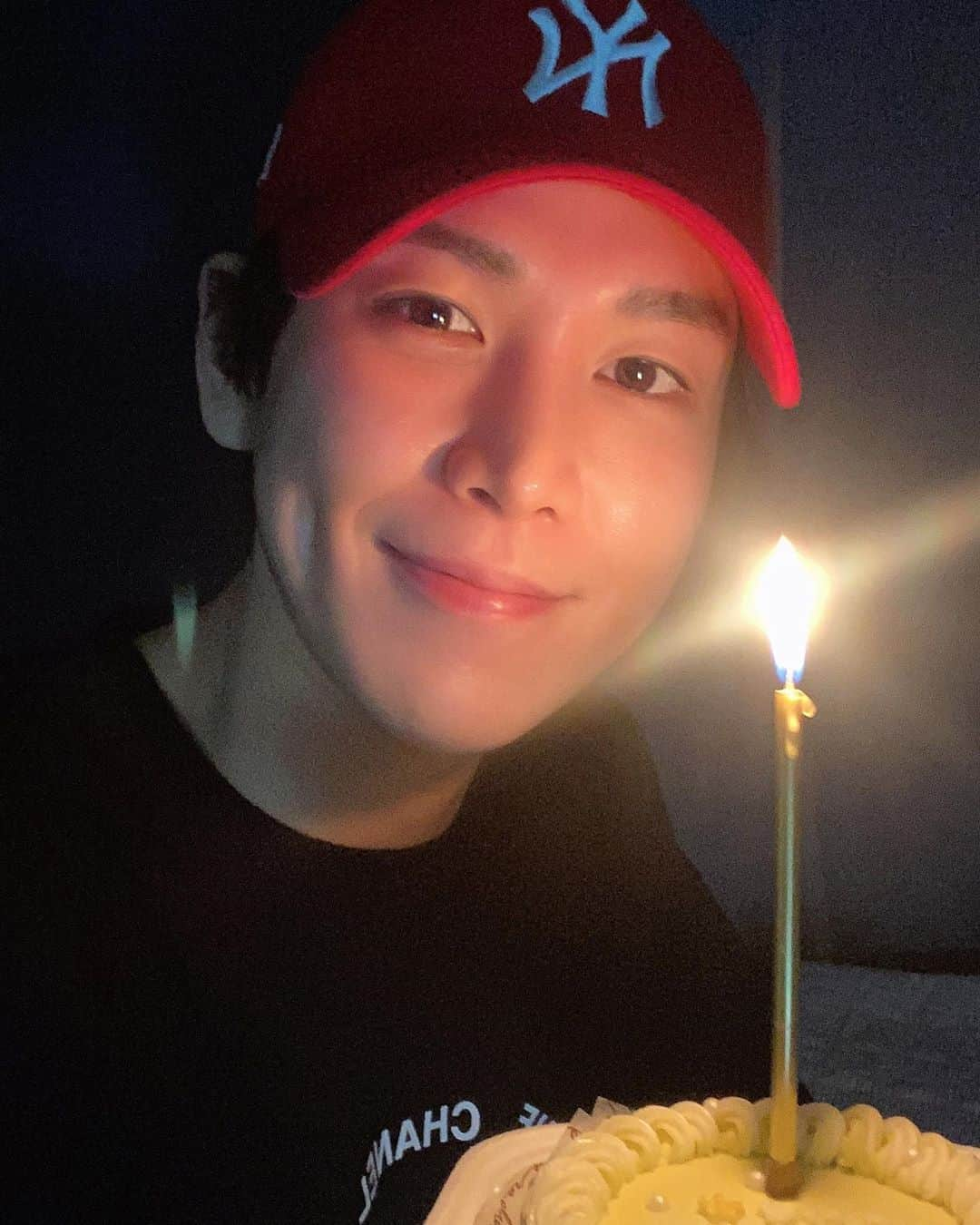 ハンビョル さんのインスタグラム写真 - (ハンビョル Instagram)「Thank you for all the birthday wishes. Thank you Twinklers ❤️   엄마 아빠~ 고마워~ ❣️」7月4日 4時40分 - onestarbyul