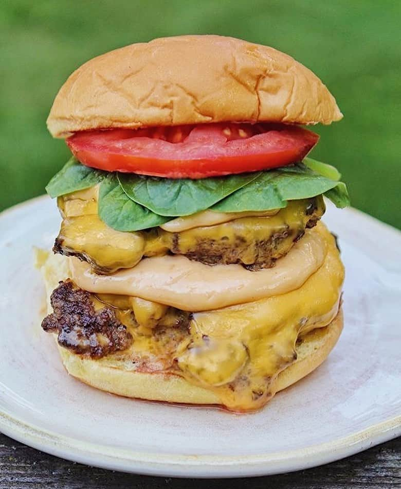 SHAKE SHACKさんのインスタグラム写真 - (SHAKE SHACKInstagram)「The sky’s the limit when you’re makin’ ShackBurgers at home. 😉🍔 Order our DIY ShackBurger Kit for grilling season via @goldbelly! ⠀ ⠀ Shack fans in the northeast - You can officially snag a special edition of the DIY Kit (featuring @gothamgreens lettuce + Lucky’s tomatoes) for delivery through @Baldorfood!⠀ ⠀ California + Utah - Order a kit for same-day pickup via the Shack App + web ordering. ⠀ ⠀ Tap the link in our bio to order your DIY Kit anywhere in the US! ⠀ ⠀ 📸: @tastesbetterhere #shakeshack」7月4日 5時10分 - shakeshack