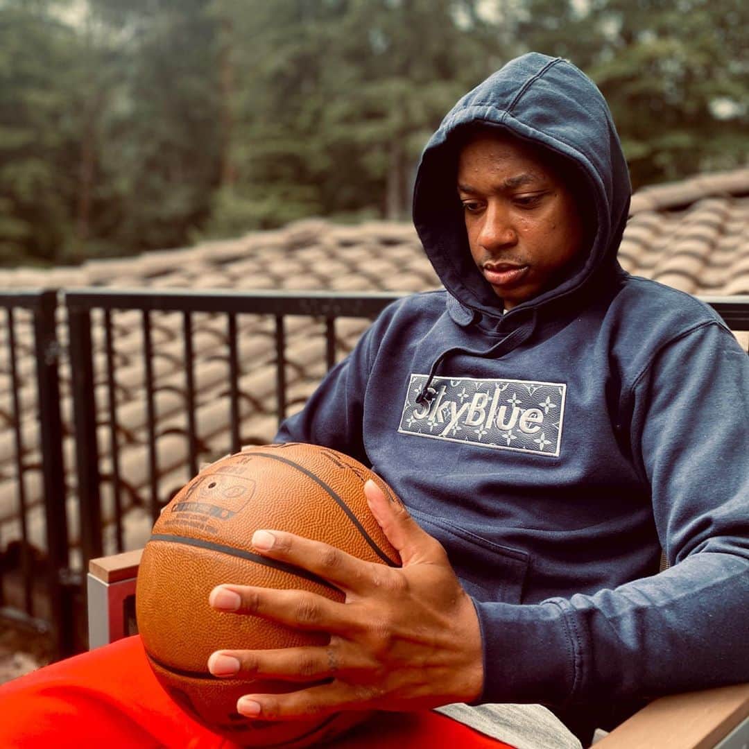 アイザイア・トーマスのインスタグラム：「I say it’s worth it I won’t say it’s fair, you find your purpose or you wasting air 🏁」
