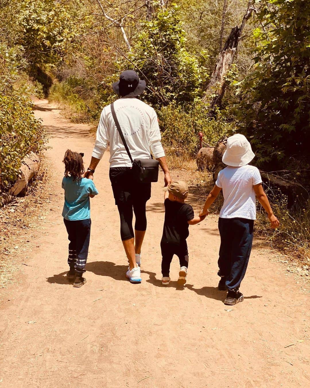 エイヨシャ・カレーさんのインスタグラム写真 - (エイヨシャ・カレーInstagram)「Family walks 🖤」7月4日 5時04分 - ayeshacurry