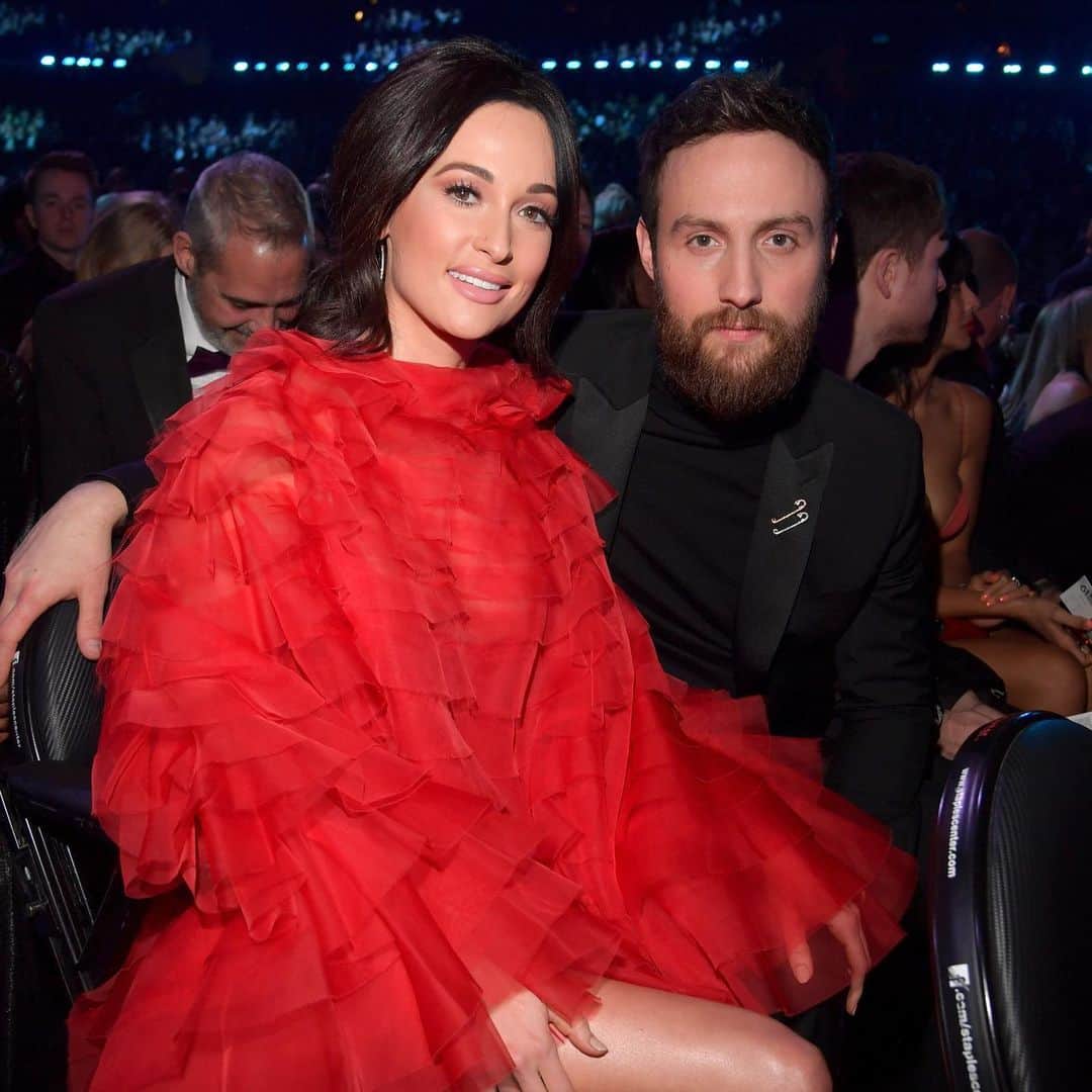E! Onlineさんのインスタグラム写真 - (E! OnlineInstagram)「When it rains, it pours.😭 After 2 years of marriage, country singer Kacey Musgraves and husband Ruston Kelly are getting a divorce. Link in bio for all we know about their "painful decision" (📷: Getty)」7月4日 5時13分 - enews