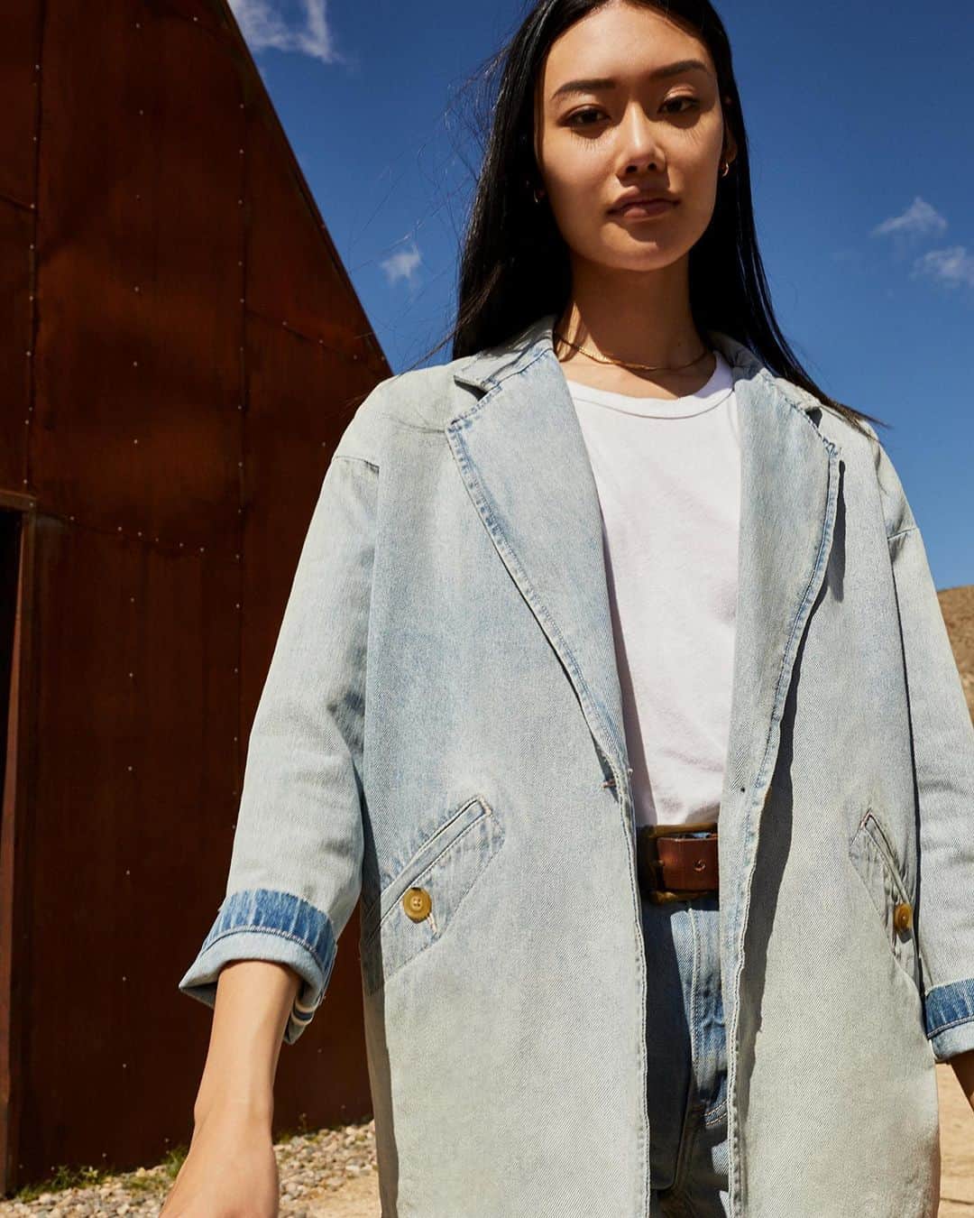 カレントエリオットのインスタグラム：「currently coveting: easy, vintage-inspired layers ideal for summer and beyond / visit the link in our bio to shop your new favorite outerwear piece」