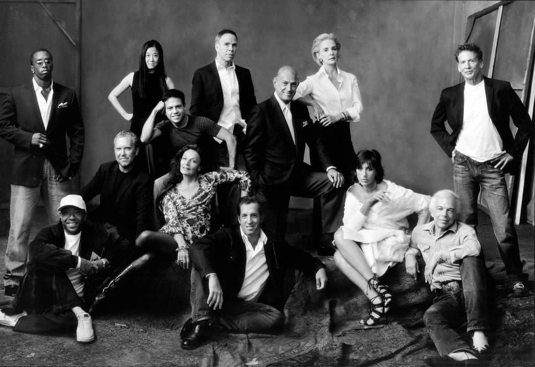 ナルシソロドリゲスさんのインスタグラム写真 - (ナルシソロドリゲスInstagram)「Flashback to 2003 group portrait for @VogueMagazine. Photo by @AnnieLeibovitz. #NARCISO #narcisorodriguez #fbf #flashbackfriday」7月4日 5時44分 - narciso_rodriguez