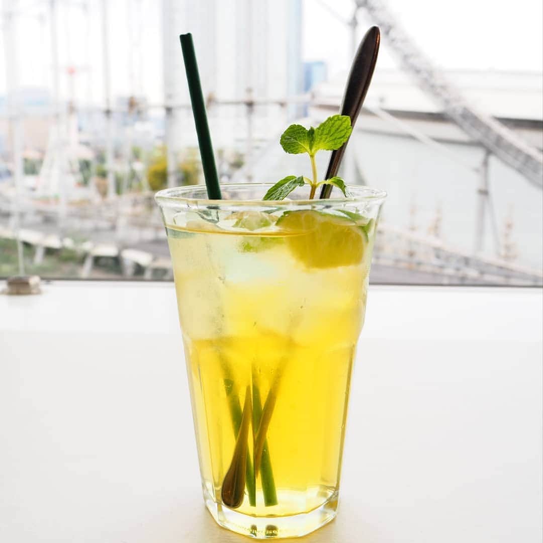 スパ ラクーア公式のインスタグラム：「. ／ 🌿Tea Party in Spa LaQua🌿 ～お茶のちからでキレイになる～ ＼ . 現在スパ ラクーアで開催中の「お茶」イベントでは、キリンビバレッジ(@kirin_beverage )『生茶』を使用したメニューをご用意しております✨ . ニャーヴェトナム(@nha_vietnam )では、夏にぴったりのドリンク「チャーチャイン生茶」を販売中！ チャーチャインとは、ベトナム茶にライムと砂糖を入れたドリンクです🍵 今回はチャーチャインに『生茶』を使用した期間限定のメニュー。すっきりとした味わいの生茶にライムを絞った爽やかな味わいをお楽しみください🌿 . #スパラクーア #スパ #ラクーア #温泉 #サウナ #岩盤浴 #お茶 #緑茶 #抹茶 #生茶 #初夏 #夏 #ドリンク #美容 #健康」