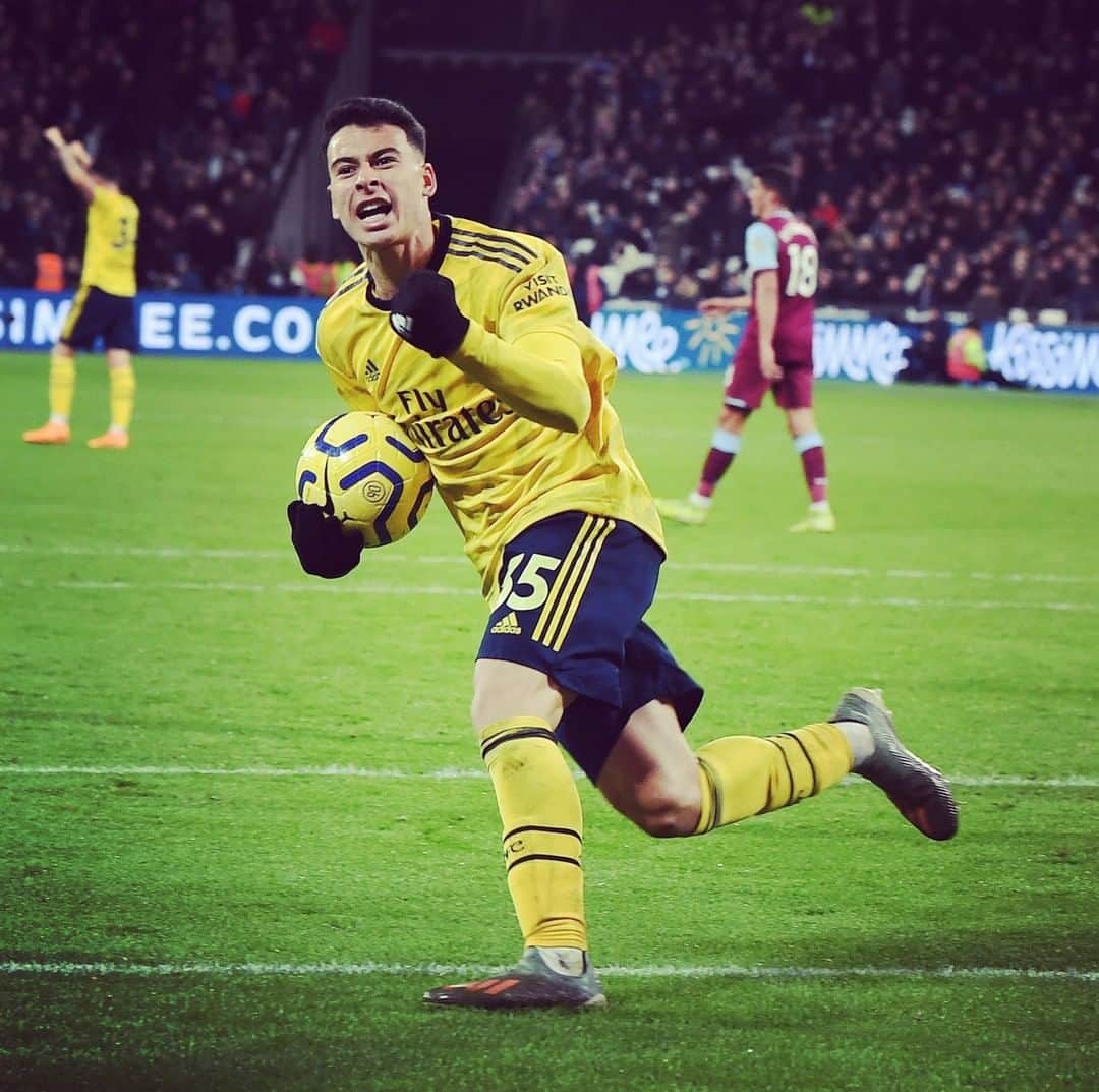 アーセナルFCさんのインスタグラム写真 - (アーセナルFCInstagram)「2️⃣6️⃣ appearances⁠ 🔟 goals⁠ 5️⃣ assists⁠ ⁠ What a first season in English football 👏⁠ ⁠ #Arsenal #Martinelli #GabiSigns #AFC #Gunners」7月4日 6時10分 - arsenal