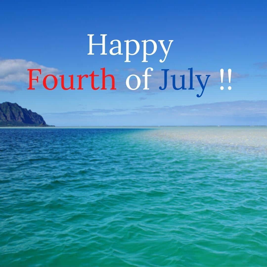 Luxury Cruise by Captain Bruceさんのインスタグラム写真 - (Luxury Cruise by Captain BruceInstagram)「Happy Fourth of July🎉🎉⁠ 7月4日はアメリカの独立記念日🇺🇸 1776年7月4日にイギリスから独立を宣言し、今年で244周年を迎えます。⁠ 例年ハワイではビーチや公園などで家族や友人たちと集まってBBQ🌭🍖🍺をする光景が見られますよ〜もちろんサンドバー🐢にも多くの人が訪れて楽しんでいます🚤🛶⁠ ⁠ #captainbruce #kaneohesandbar #kbay #hawaii #oahu #oahulife #vacation #travel #ahuolaka #ahuihou #キャプテンブルース #天国の海ツアー #天国の海 #サンドバーツアー #アフオラカ #ハワイ大好き #オアフ島 #絶景 #海 #fourthofjuly」7月4日 6時55分 - cptbruce_hi