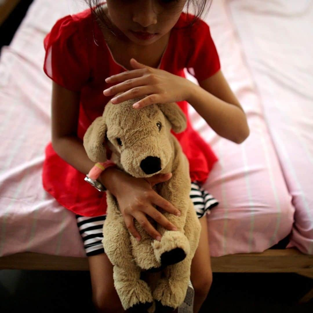 unicefさんのインスタグラム写真 - (unicefInstagram)「As many people stay home to slow the spread of #COVID19, for children living in violent households the consequences can be devastating.  We must create ways for the most vulnerable to access support services and seek help. #ENDviolence   © UNICEF/UN014910/Estey」7月4日 7時05分 - unicef