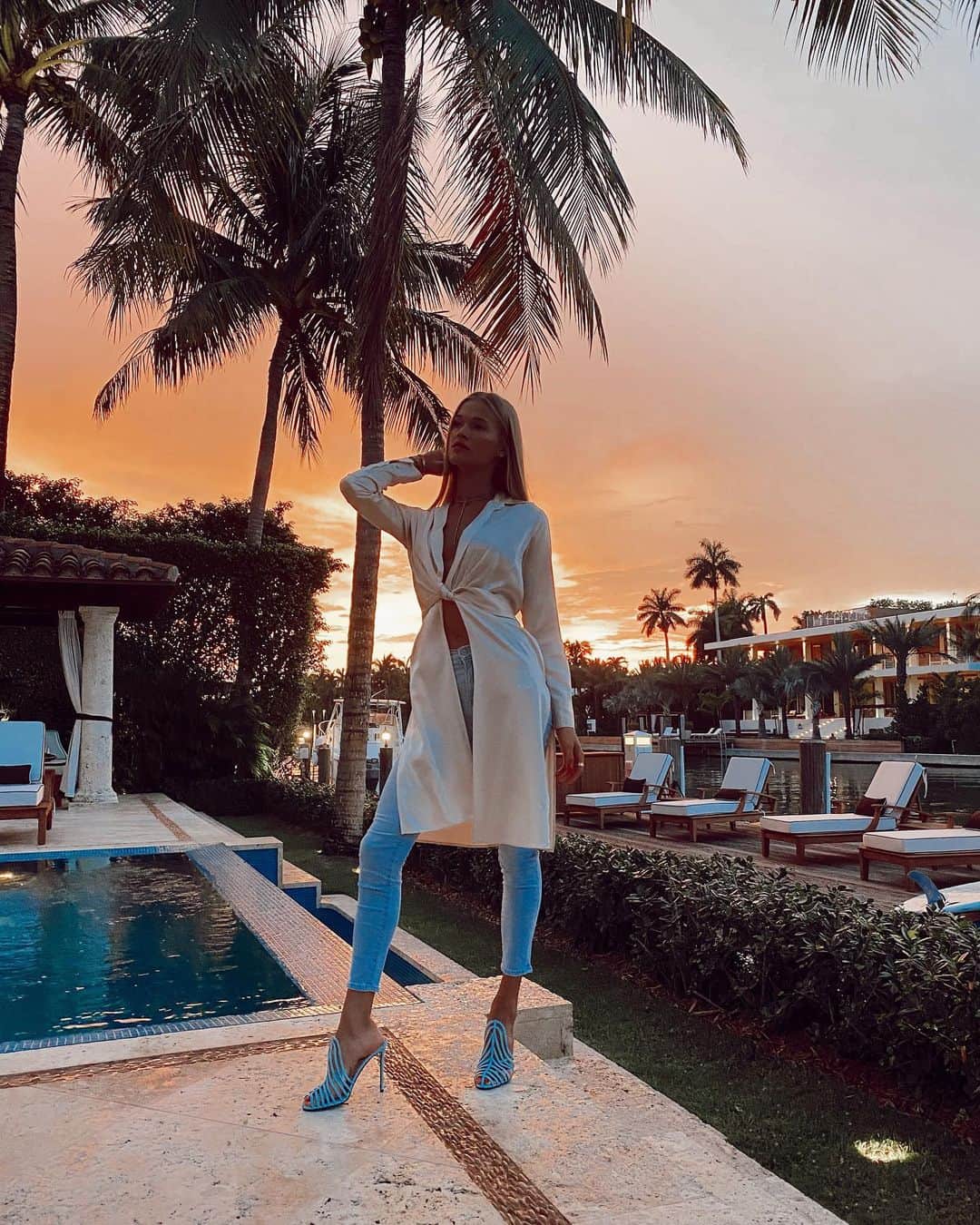 ヴィタ・シドルキナのインスタグラム：「Last night sunset was incredible❤️」