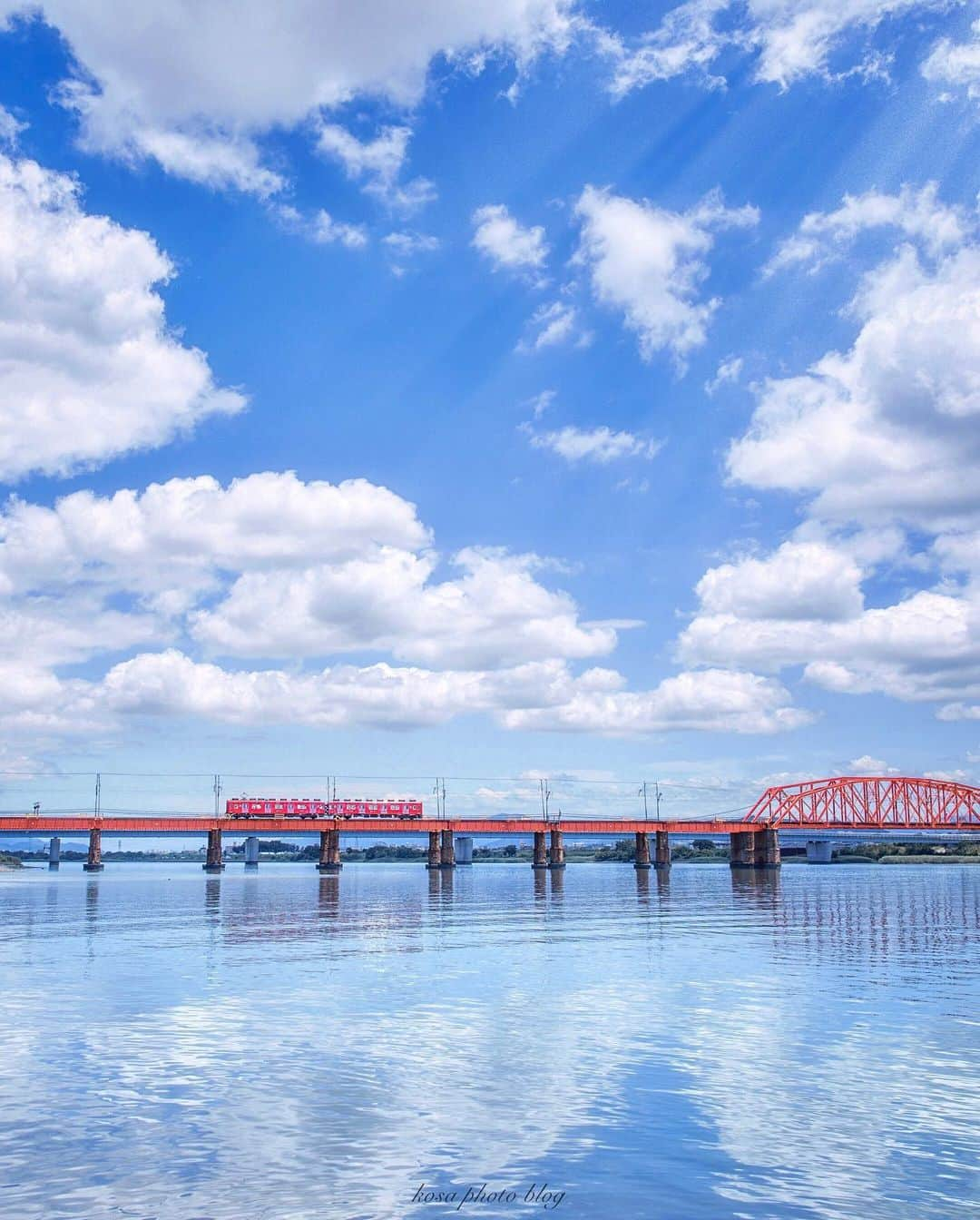 コサさんのインスタグラム写真 - (コサInstagram)「Blue Sky 雨ですね…☔️　 はやく梅雨明けしないかなぁ〜 . Location:和歌山 Wakayama / Japan🇯🇵 Date:2020年7月 カメラ:D750 レンズ:24-120mm . #加太線 #めでたい電車 #traingallery_ig #タム鉄フォトコン #insta_wakayama #グッドトリップ和歌山 #かつらぎーの #紀の川 #light_nikon #sorakataphoto  #art_of_japan_ #tokyocameraclub #dpj_member #IG_PHOS #photo_jpn #ptk_japan #pt_life_ #bestjapanpics #kf_gallery_vip #s_shot #LBJ_VIP #広がり同盟メンバー #nipponpic_member #special_spot_vip #japan_of_insta #bestphoto_japan #Rox_Captures #1x_japan #IGersJP #Japan_Daytime_View」7月4日 7時53分 - kosa_photo