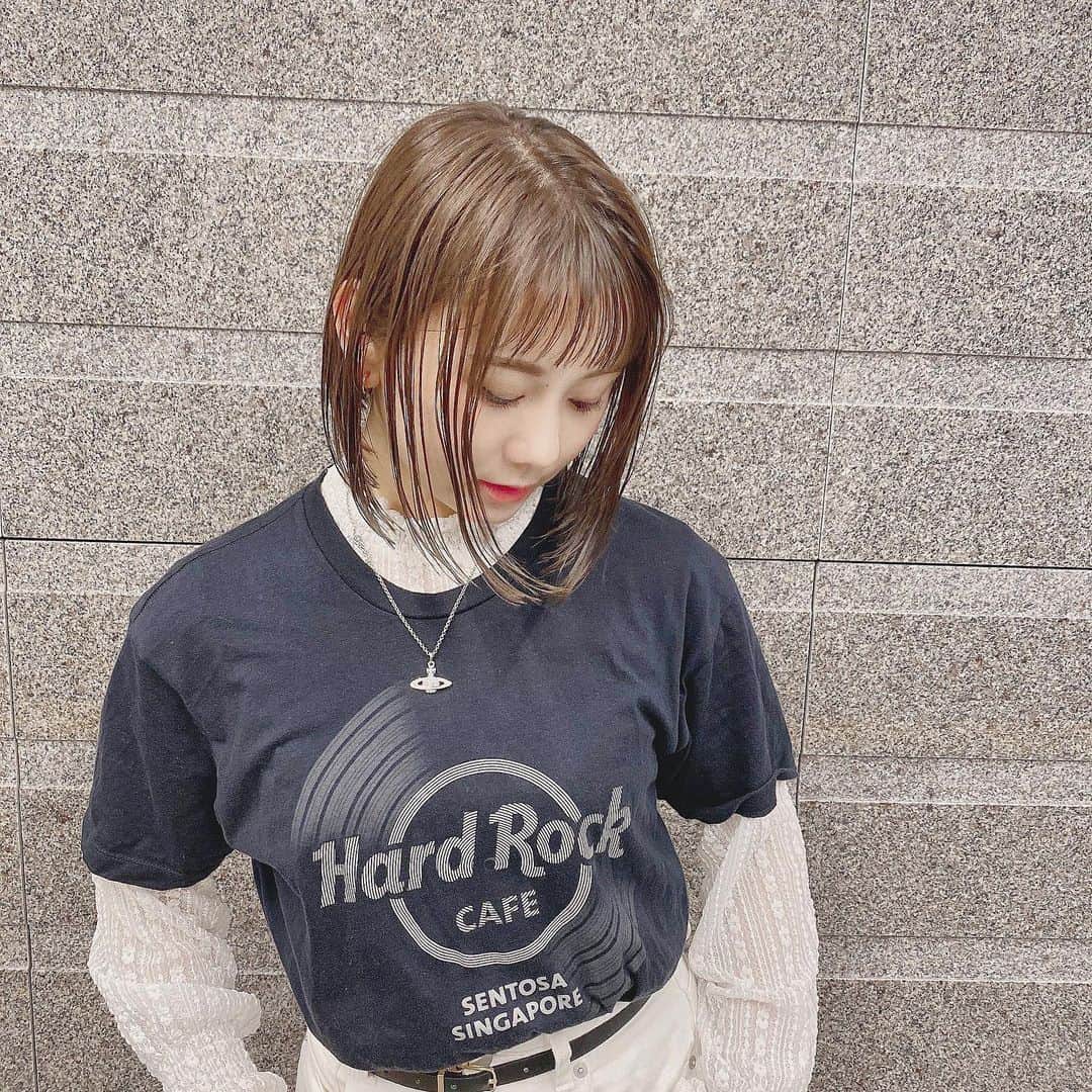 のインスタグラム：「﻿ Goode morningですっ🌈﻿ ﻿ 欲しかったお洋服がSALEになってたので﻿ 思わず買ってしまった😳💡﻿ この前もな〜、ずーっと狙ってたバッグが﻿ あってんけどそれを1年越しに買いました🤣﻿ 1年前、買おうか悩んで、、、﻿ いやでもバッグにしては高いな〜って思い1年。それが、半額やで！もうね、すぐ買っちゃったよ。笑﻿ ﻿ 買い物上手になりたいっ。﻿ 自分の持っているお洋服を﻿ 着回しつつもオシャレになりたい🧏‍♀️💜﻿ ﻿ ﻿ 朝から読んでくれてありがとうございますっ﻿ ﻿ have a nice day！」