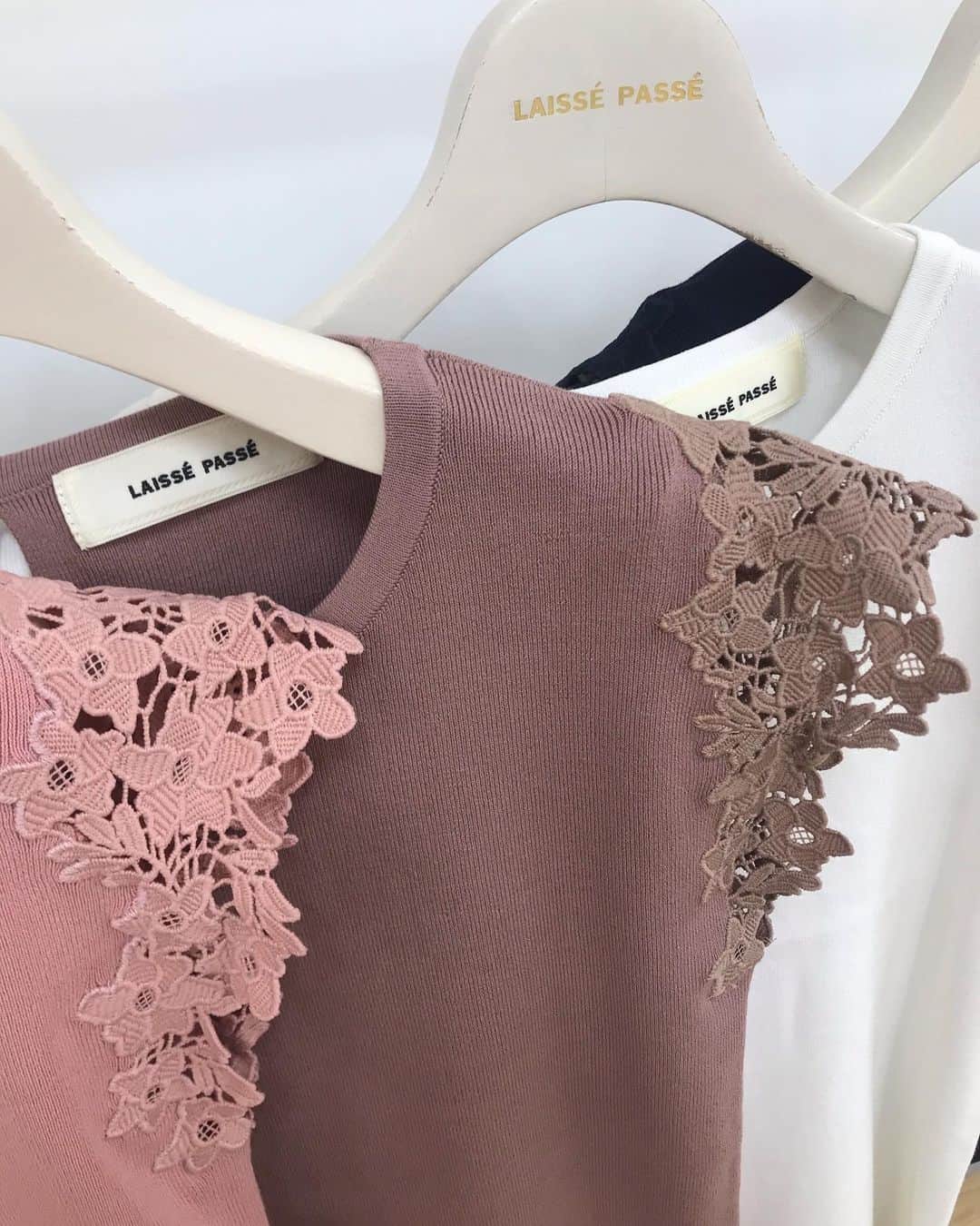 のインスタグラム：「Shop information💓﻿ ﻿ 7/3(Fri)-7(Tue)﻿ ﻿ All item✨﻿ 2Buy・10％OFF﻿ 3Buy・15%OFF﻿ ﻿ 更に!!﻿ Members Only✨﻿ More・ 10%OFF!!﻿ ※当日のご登録でも対象となります。﻿ ﻿ 商品1点からお得に😊﻿ また、おまとめ買いで更にお得にお買い物いただけるチャンスです♪﻿ ﻿ ぜひこの機会にご利用くださいませ💕﻿ ﻿ ﻿ pick up sale item💓﻿ ﻿ レーススリーブニット﻿ 30%OFF✨→¥9.100＋tax﻿ ﻿ ﻿ ﻿ ﻿ #レッセパッセ #laissepasse #レッセパッセルーム #laissepasseroom #デビュードフィオレ #debutdefiore #スカート #スカートコーデ #ワンピース #ワンピースコーデ #お仕事 #お仕事コーデ #通勤 #通勤コーデ #アウター #アウターコーデ #ブラウス #ブラウスコーデ #夏物 #春夏物 #セール #セール情報 #セール中 #summer #summersale #summersales #2buy #3buy」