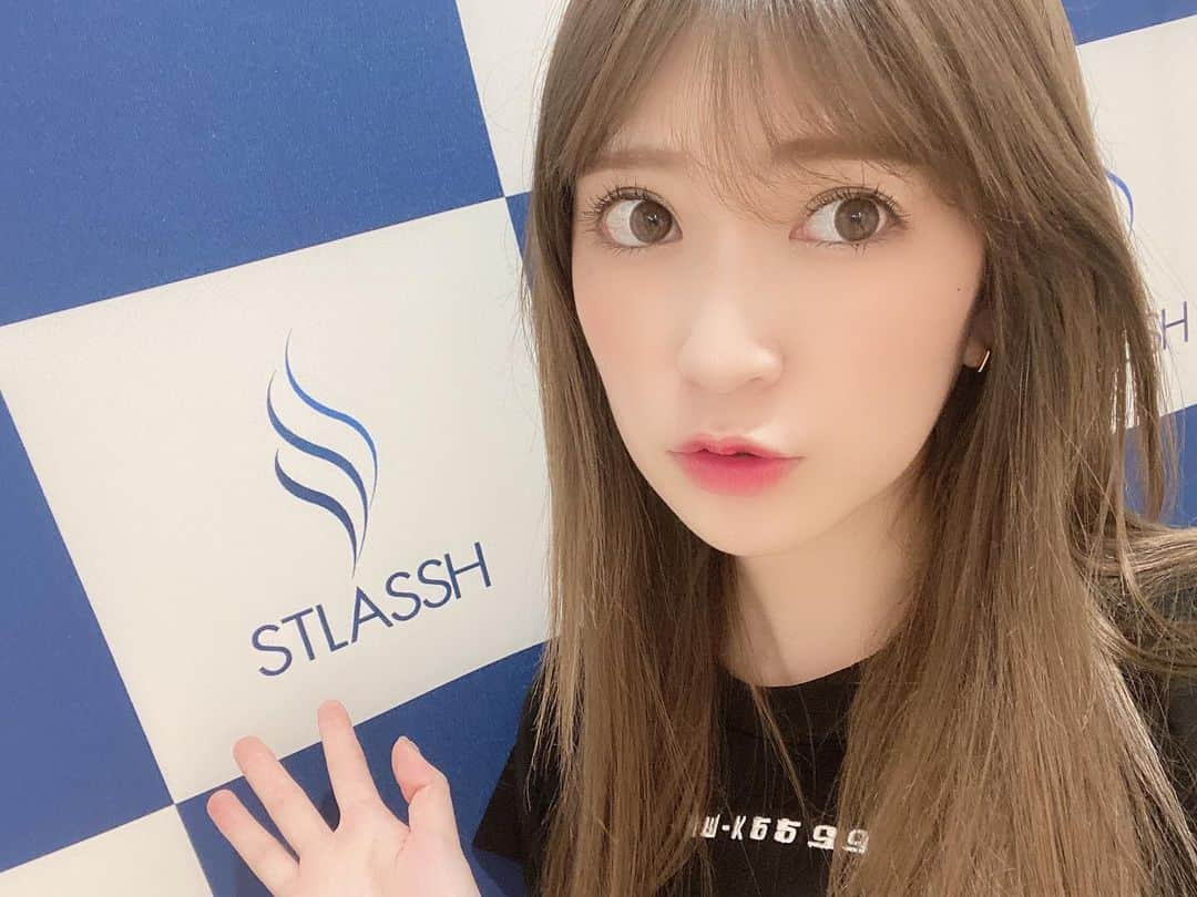 吉田朱里さんのインスタグラム写真 - (吉田朱里Instagram)「夏本番✨ということで @stlassh で脱毛💕✨ . お肌すべすべなるし、リフトアップするし、効果がすぐ感じられます🧸❤️ . #stlassh #脱毛」7月4日 8時25分 - _yoshida_akari