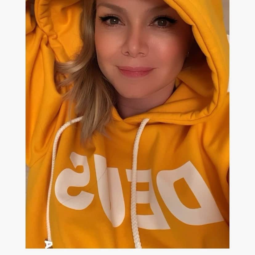 Eliana Michaelichin Bezerraのインスタグラム：「Com ELE sempre. Sigo sem sintomas, quieta em casa e agradecendo a Deus todos os dias por estar passando por essa de forma amena  #mariapassanafrente #deusconduz #vaificartudobem #DEUS」