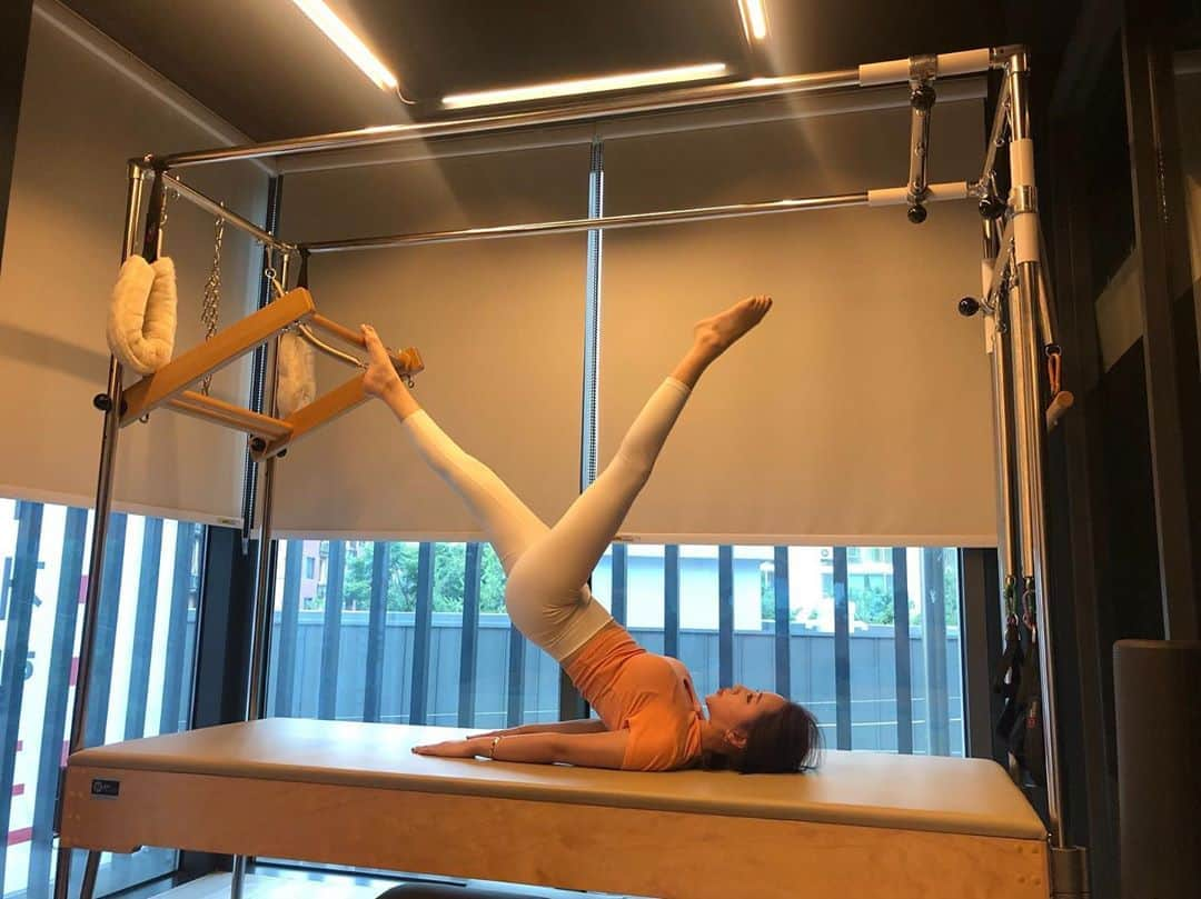 ファン・ボミさんのインスタグラム写真 - (ファン・ボミInstagram)「몸의 탄력 up⤴️ up⤴️ _ #pilates #운동하는여자」7月4日 8時42分 - bominism71