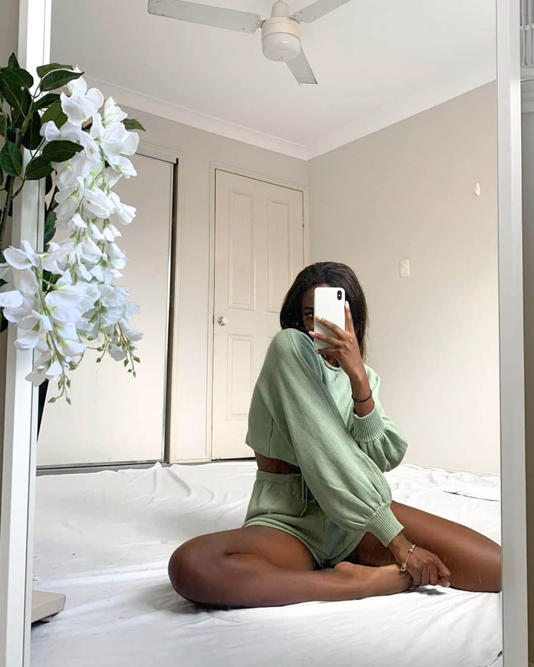 Beginning Boutiqueさんのインスタグラム写真 - (Beginning BoutiqueInstagram)「Lazy weekends ☁️ in the Mateo Jumper Green & Sigrid Relaxed Shorts Green as seen on our Ambassador  @audrey.kano!」7月4日 8時55分 - beginningboutique