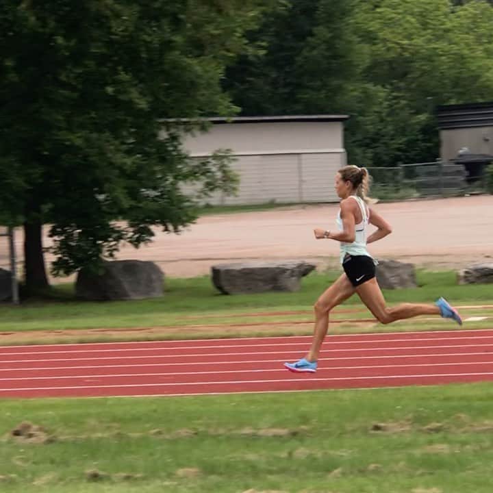 メリッサ・ビショップのインスタグラム：「We may be living our best lives at the lake right now, but this grind doesn’t stop.  ⠀⠀⠀⠀⠀⠀⠀⠀⠀⠀⠀⠀ Track access with COVID-19 has been sparse and slightly illegal; but, I’ve found myself a slick new facility and it’s proving to be fast. I have no idea when or if I will be able to race this season so time trials are becoming the new race.  ⠀⠀⠀⠀⠀⠀⠀⠀⠀⠀⠀⠀ #yabish #motherrunner #lakelife #ottawavalley」